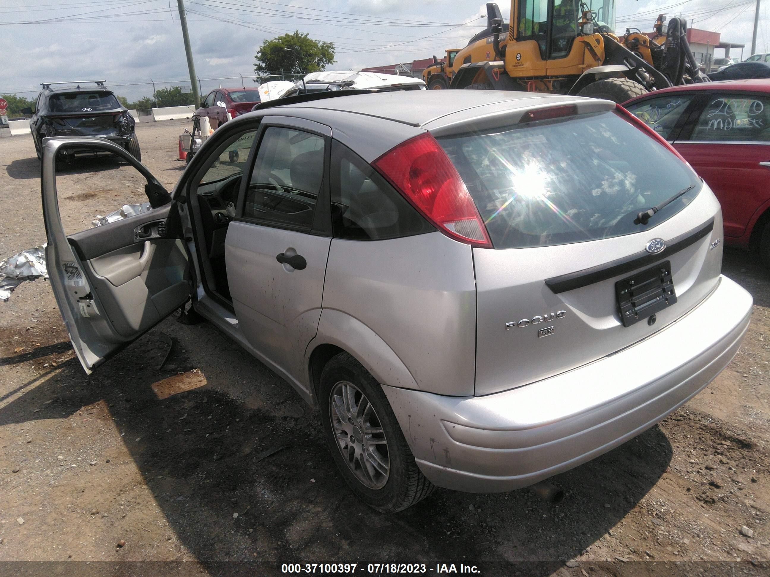 Photo 2 VIN: 1FAFP37N46W157339 - FORD FOCUS 