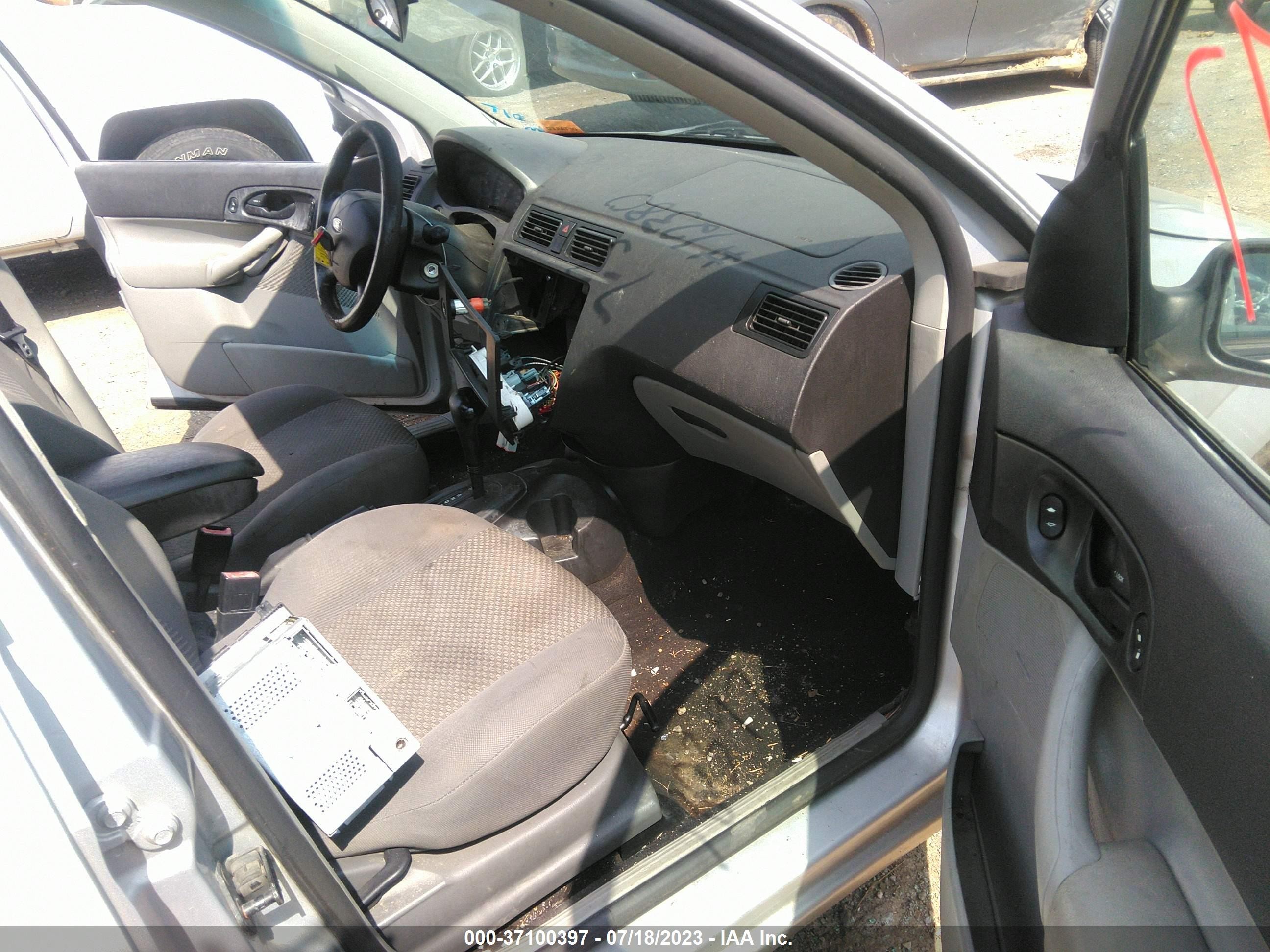 Photo 4 VIN: 1FAFP37N46W157339 - FORD FOCUS 