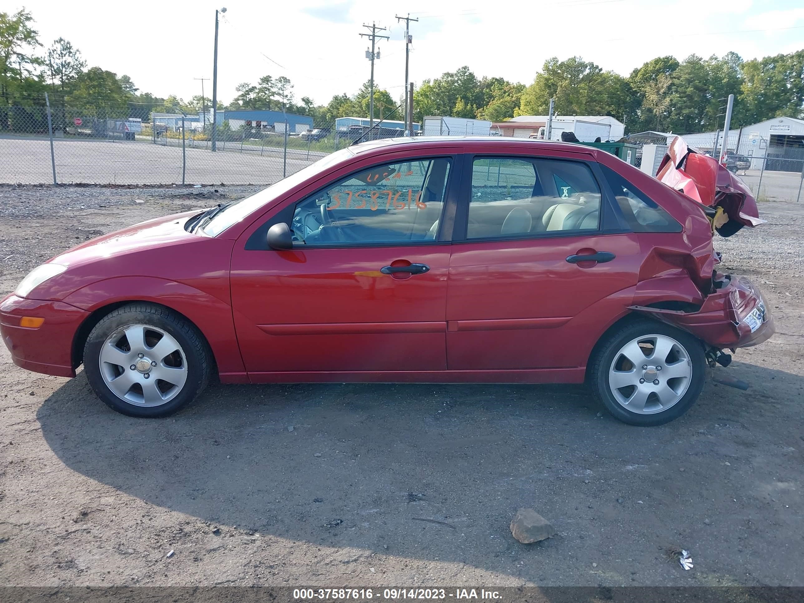 Photo 13 VIN: 1FAFP38332W301924 - FORD FOCUS 