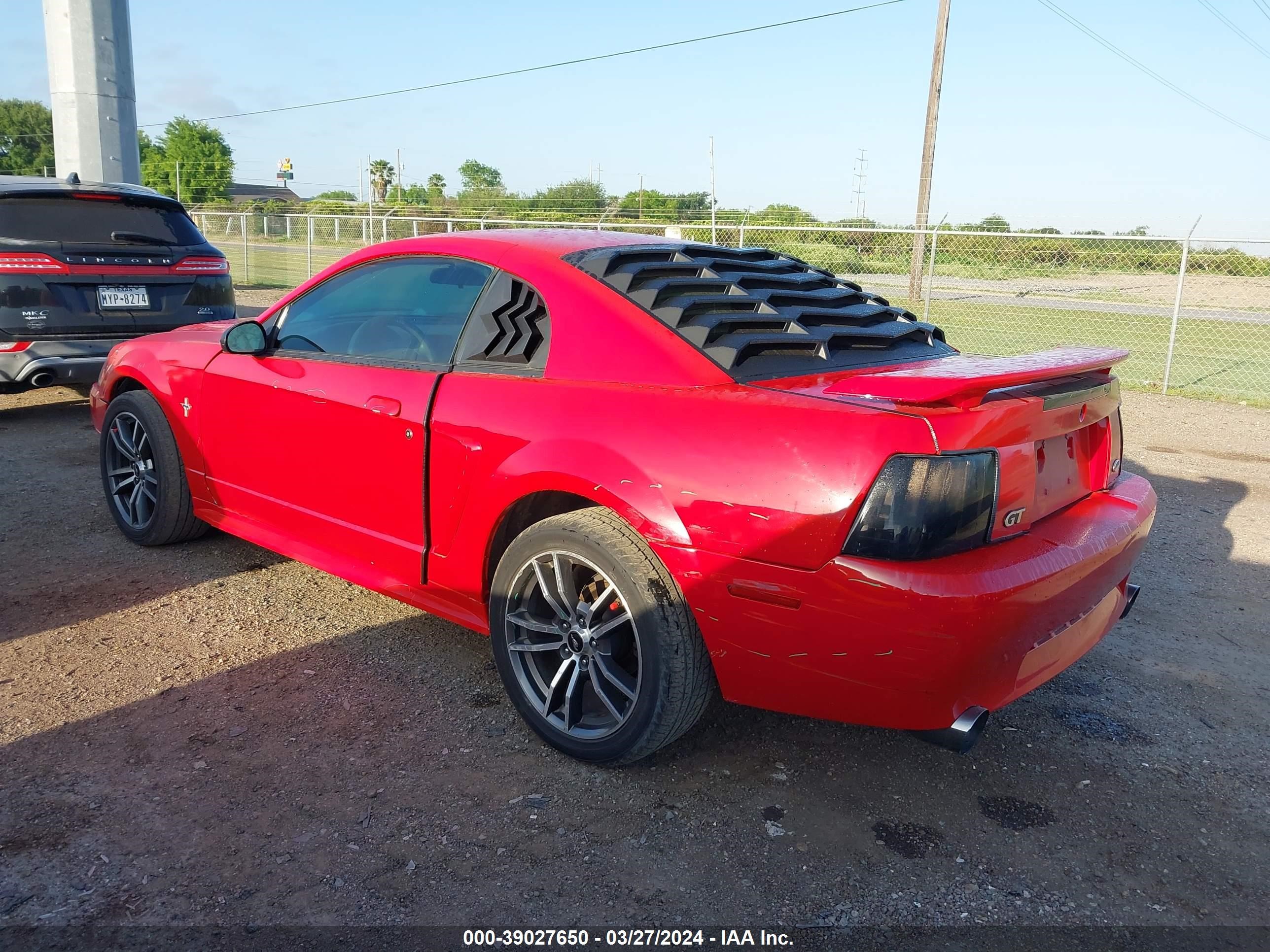 Photo 2 VIN: 1FAFP4040YF235691 - FORD MUSTANG 