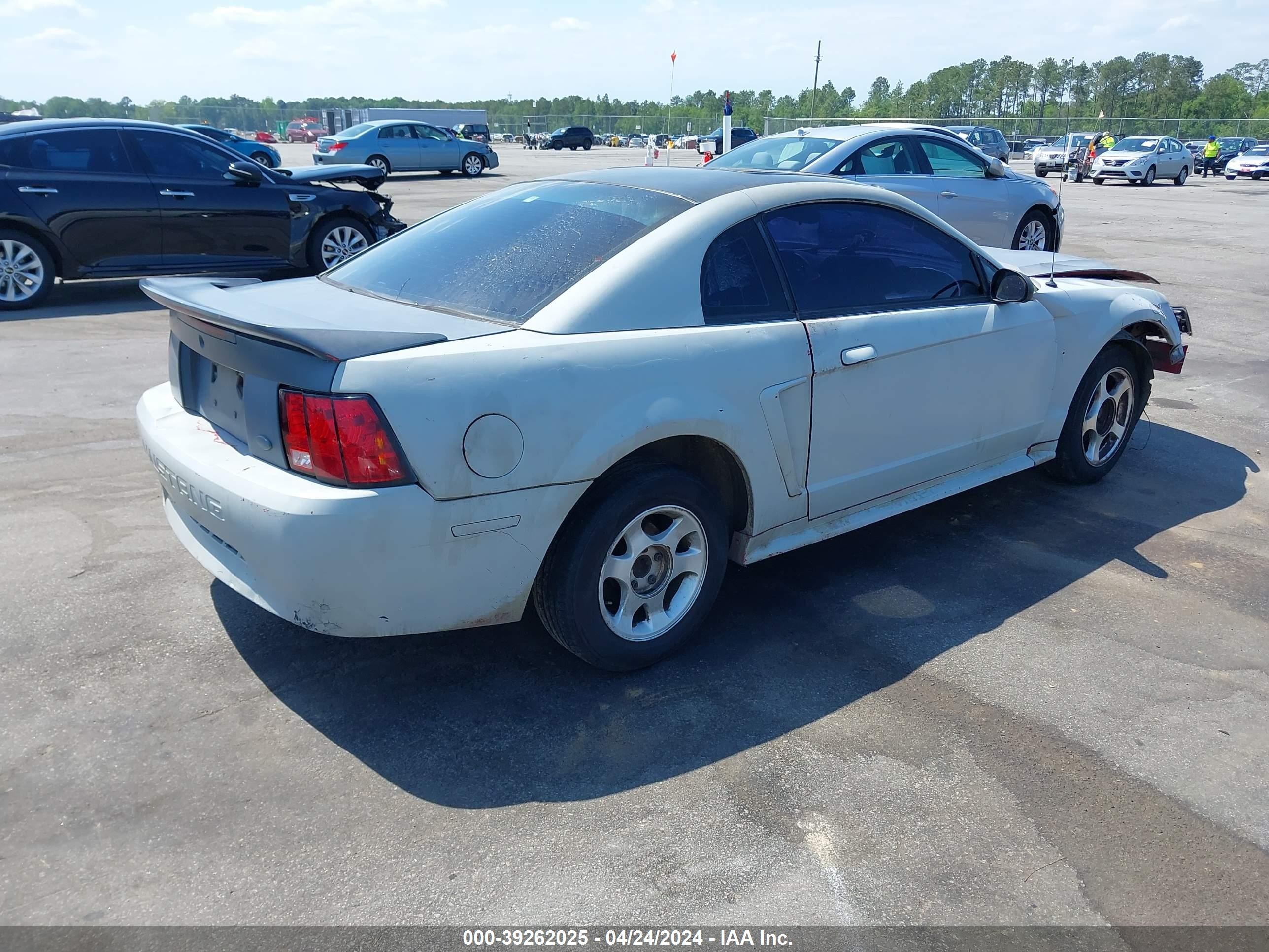 Photo 3 VIN: 1FAFP4042XF135901 - FORD MUSTANG 