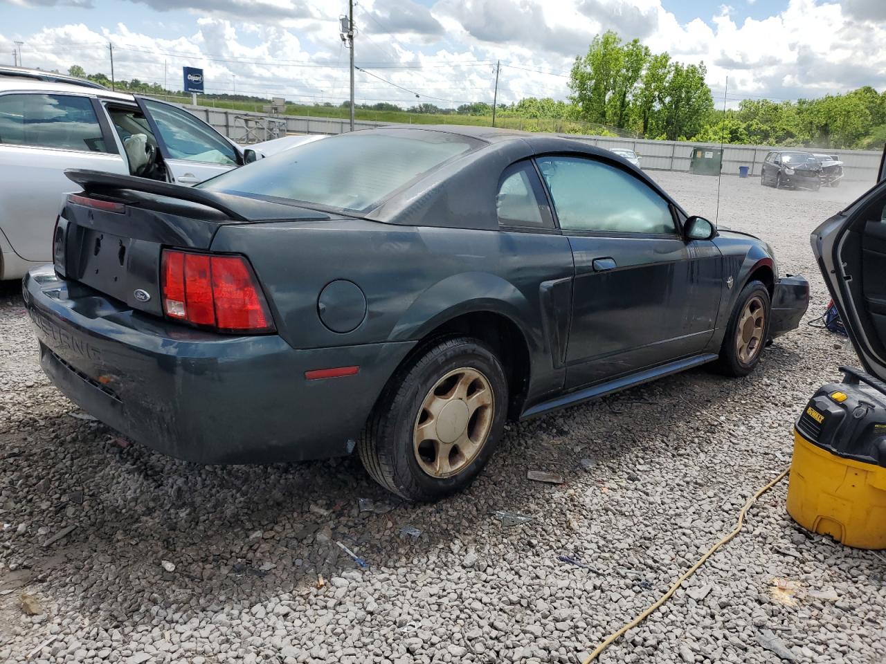 Photo 2 VIN: 1FAFP4043XF123871 - FORD MUSTANG 