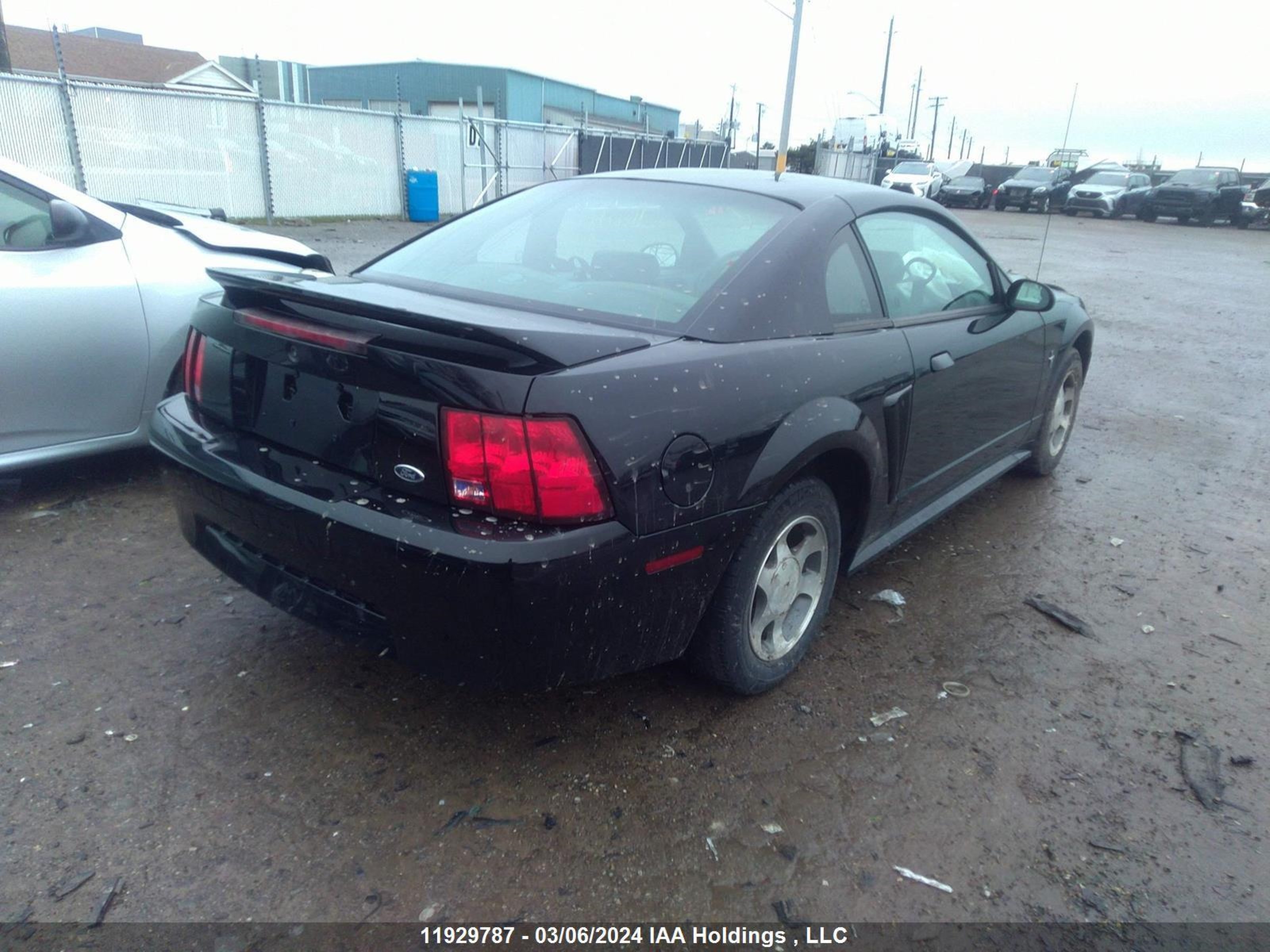 Photo 3 VIN: 1FAFP4046YF126300 - FORD MUSTANG 