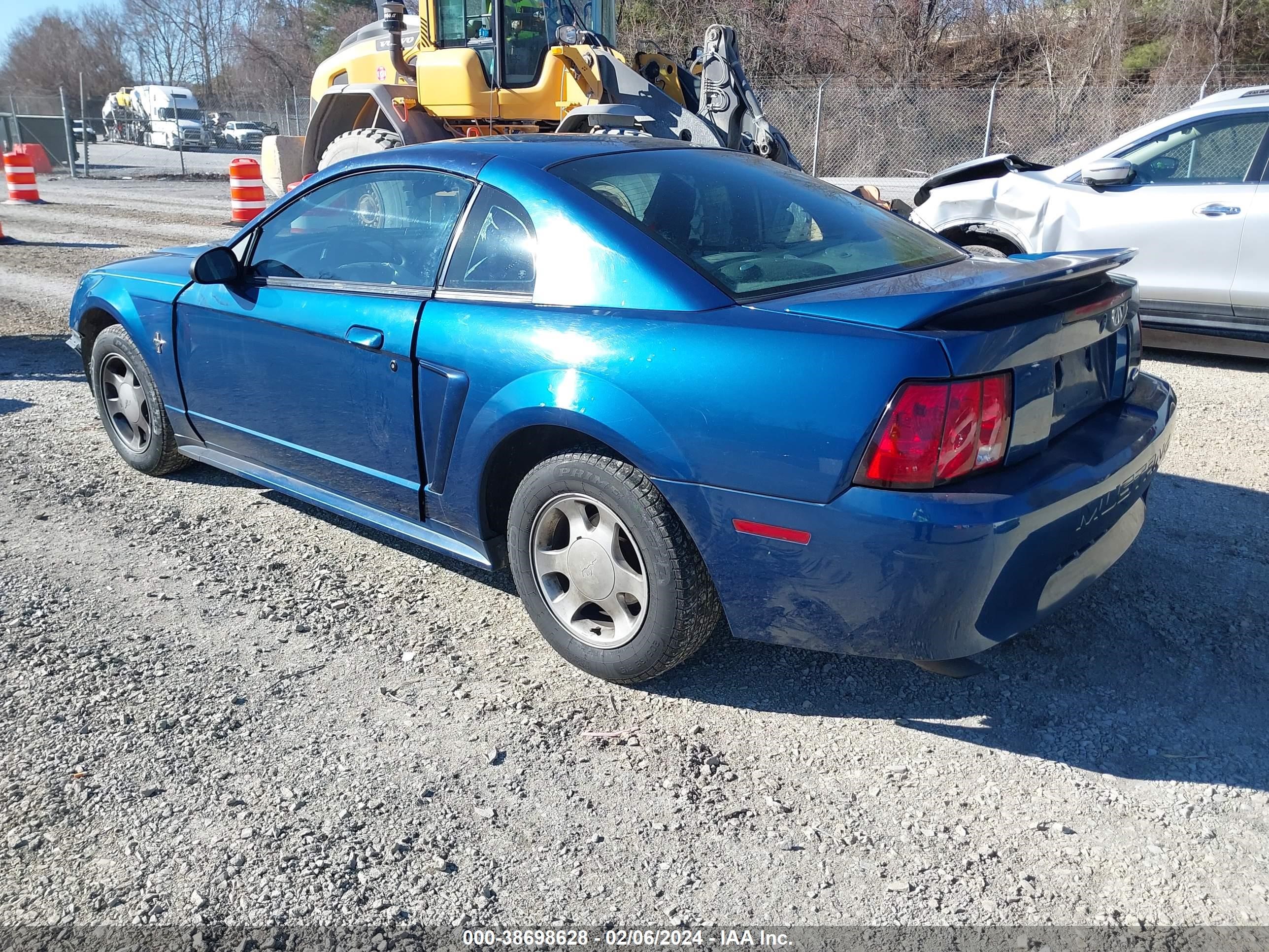 Photo 2 VIN: 1FAFP4047YF137189 - FORD MUSTANG 