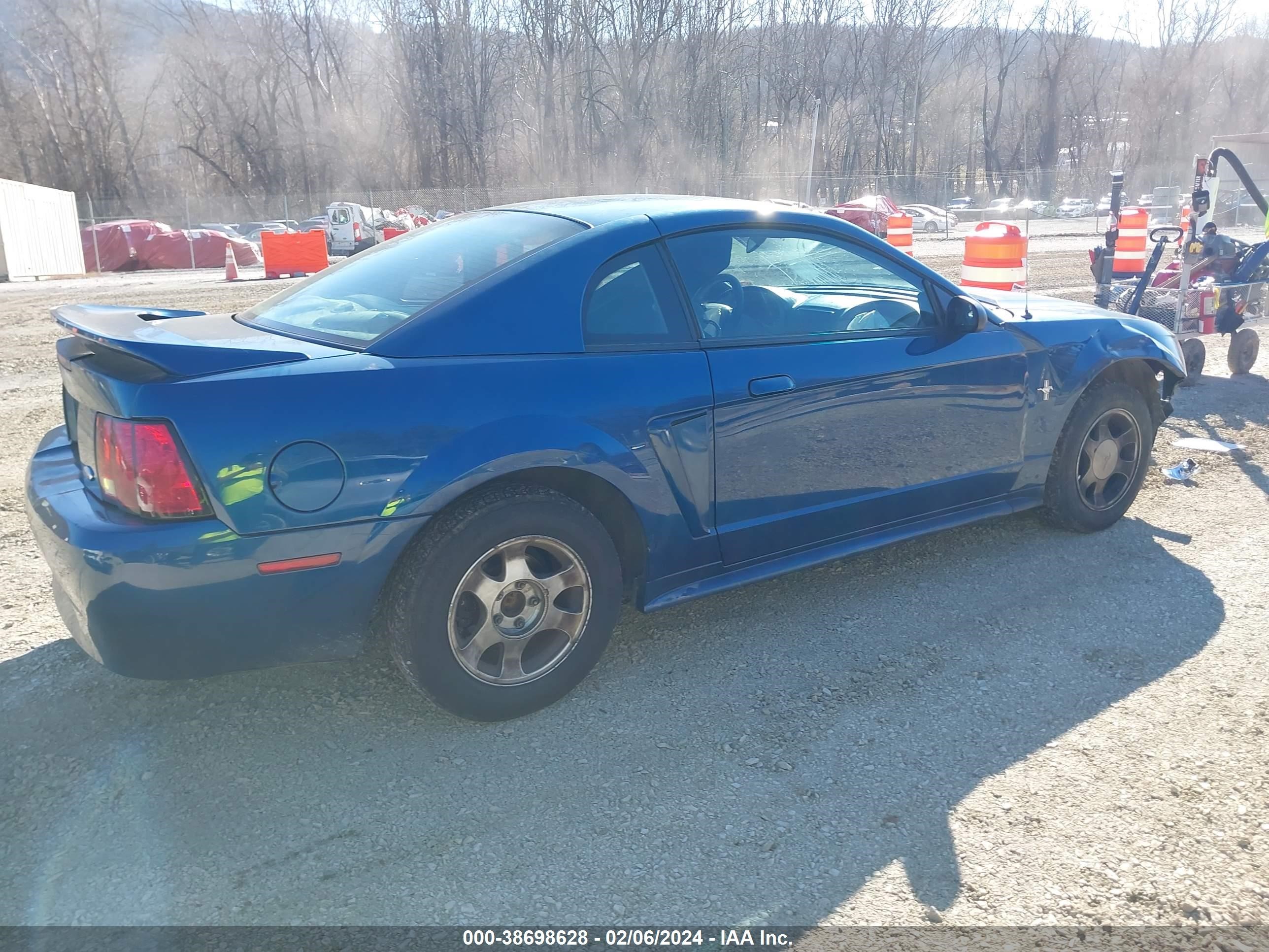 Photo 3 VIN: 1FAFP4047YF137189 - FORD MUSTANG 