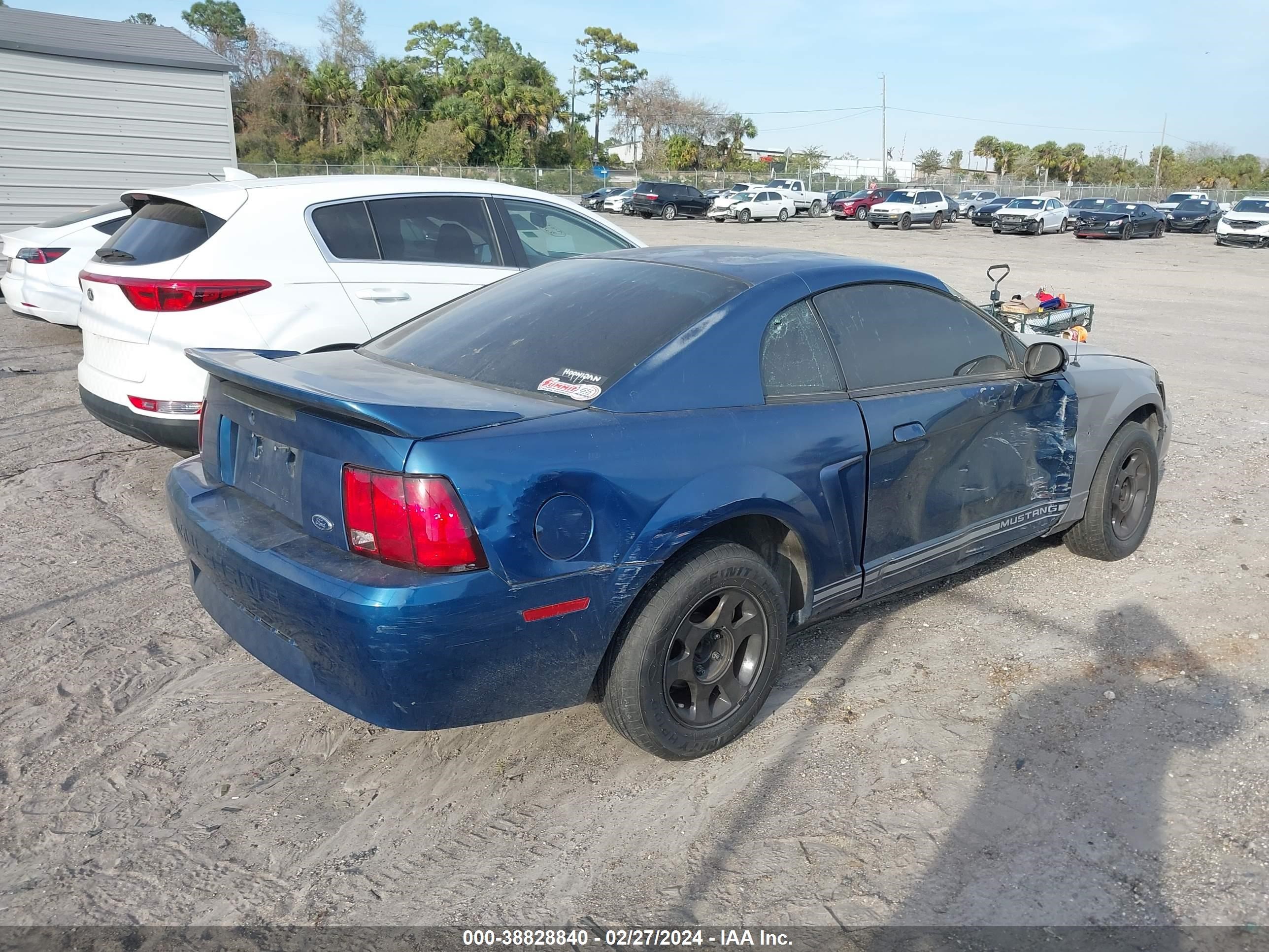 Photo 3 VIN: 1FAFP4047YF247997 - FORD MUSTANG 