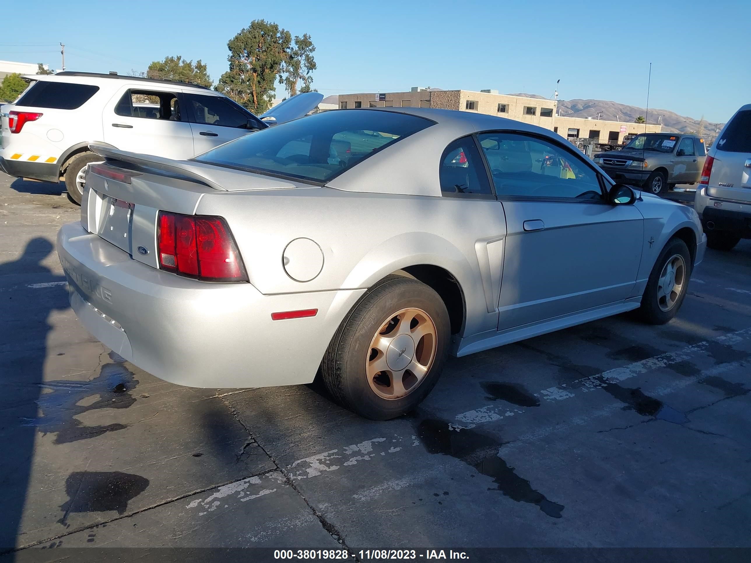 Photo 3 VIN: 1FAFP4047YF313173 - FORD MUSTANG 