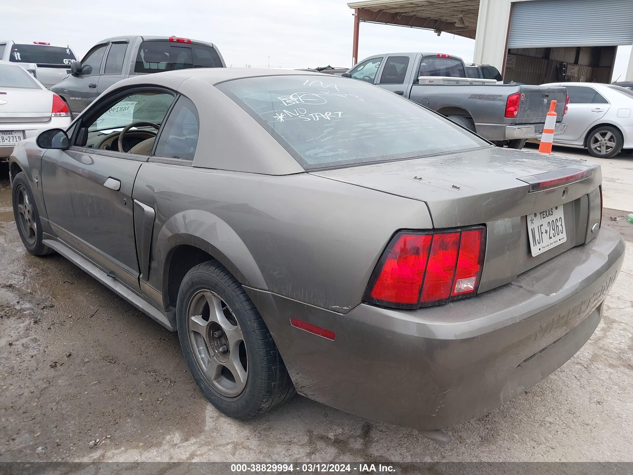 Photo 2 VIN: 1FAFP40492F172825 - FORD MUSTANG 