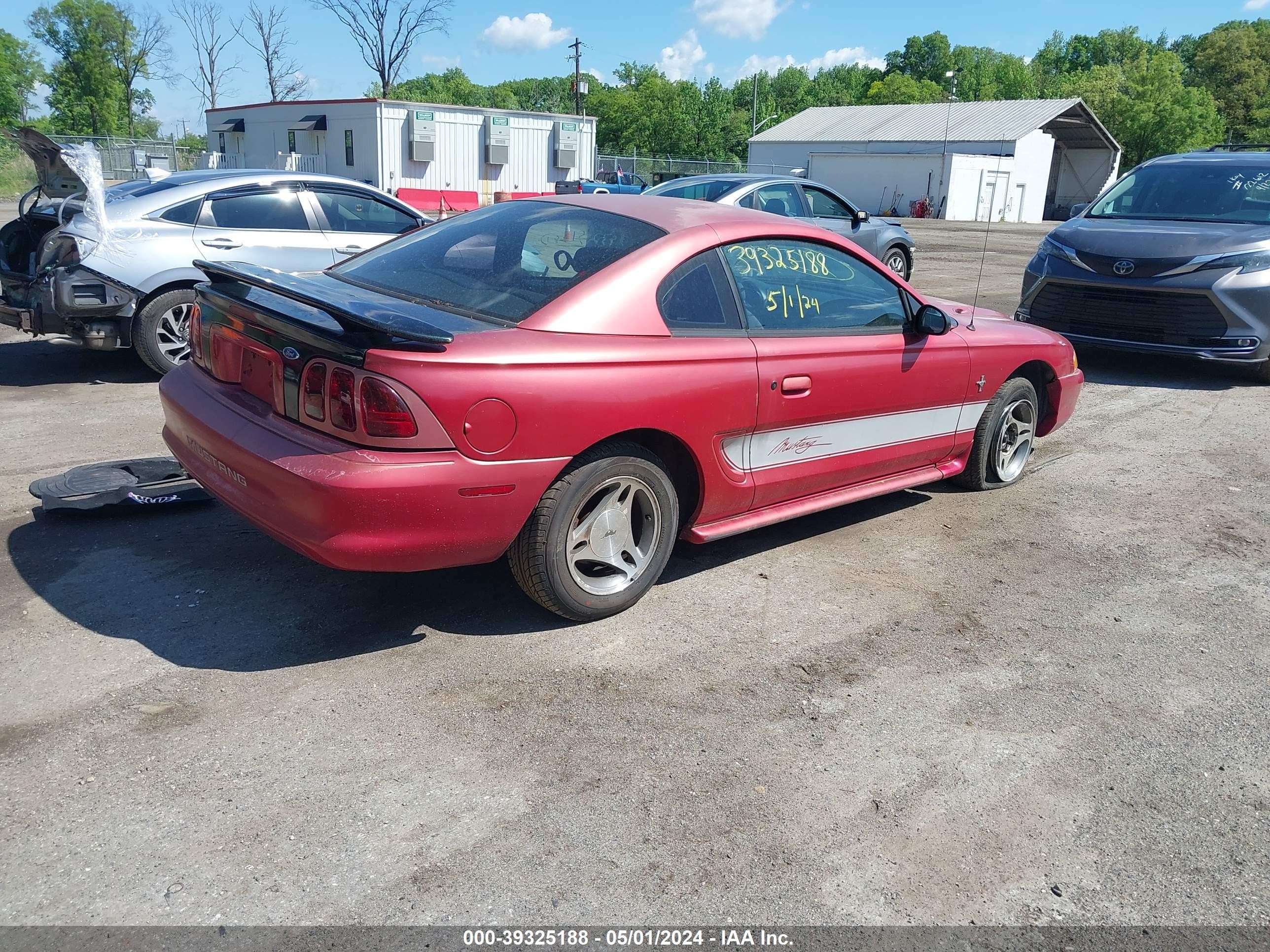 Photo 3 VIN: 1FAFP404XWF122053 - FORD MUSTANG 