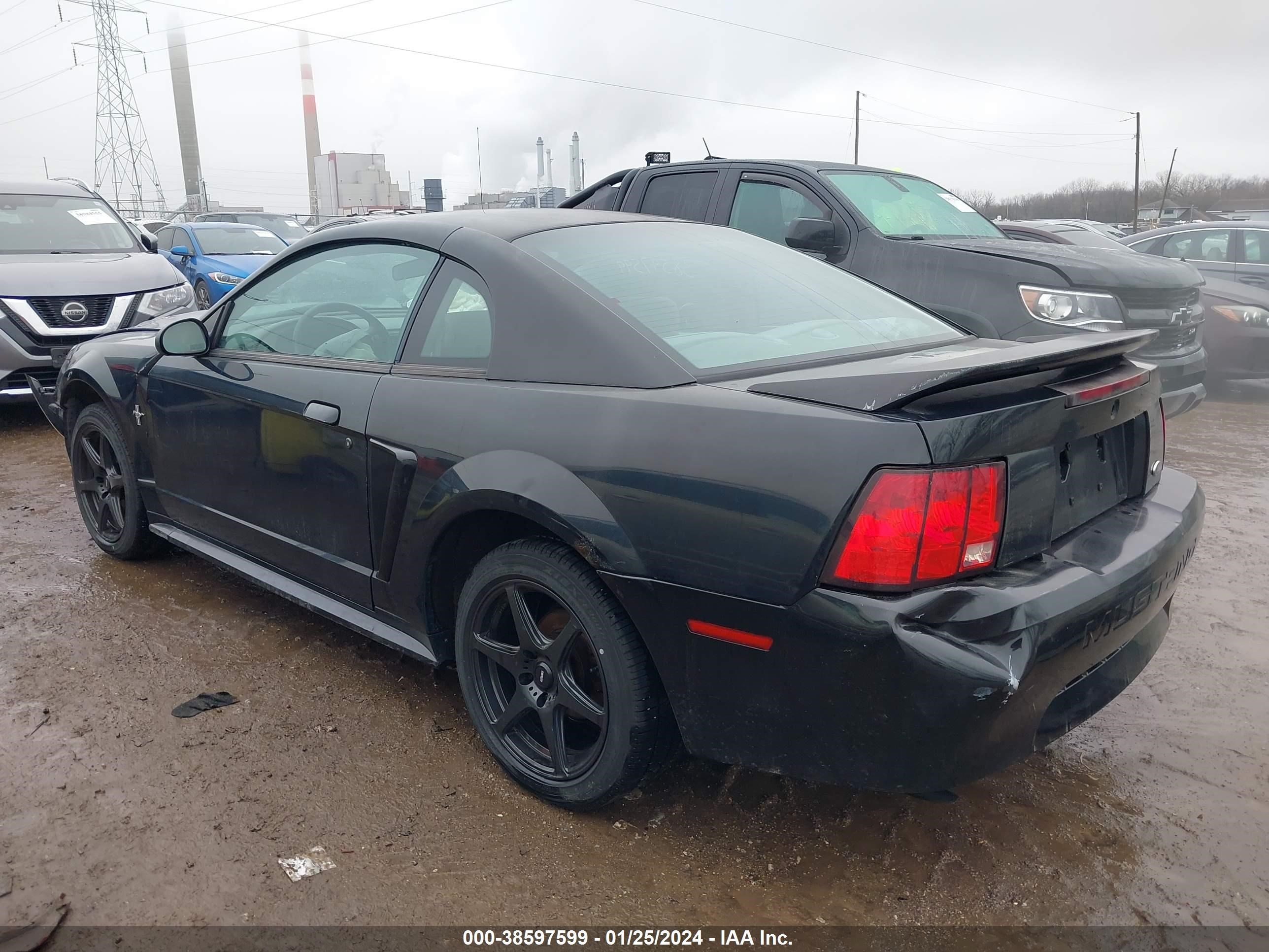 Photo 2 VIN: 1FAFP404XYF263093 - FORD MUSTANG 