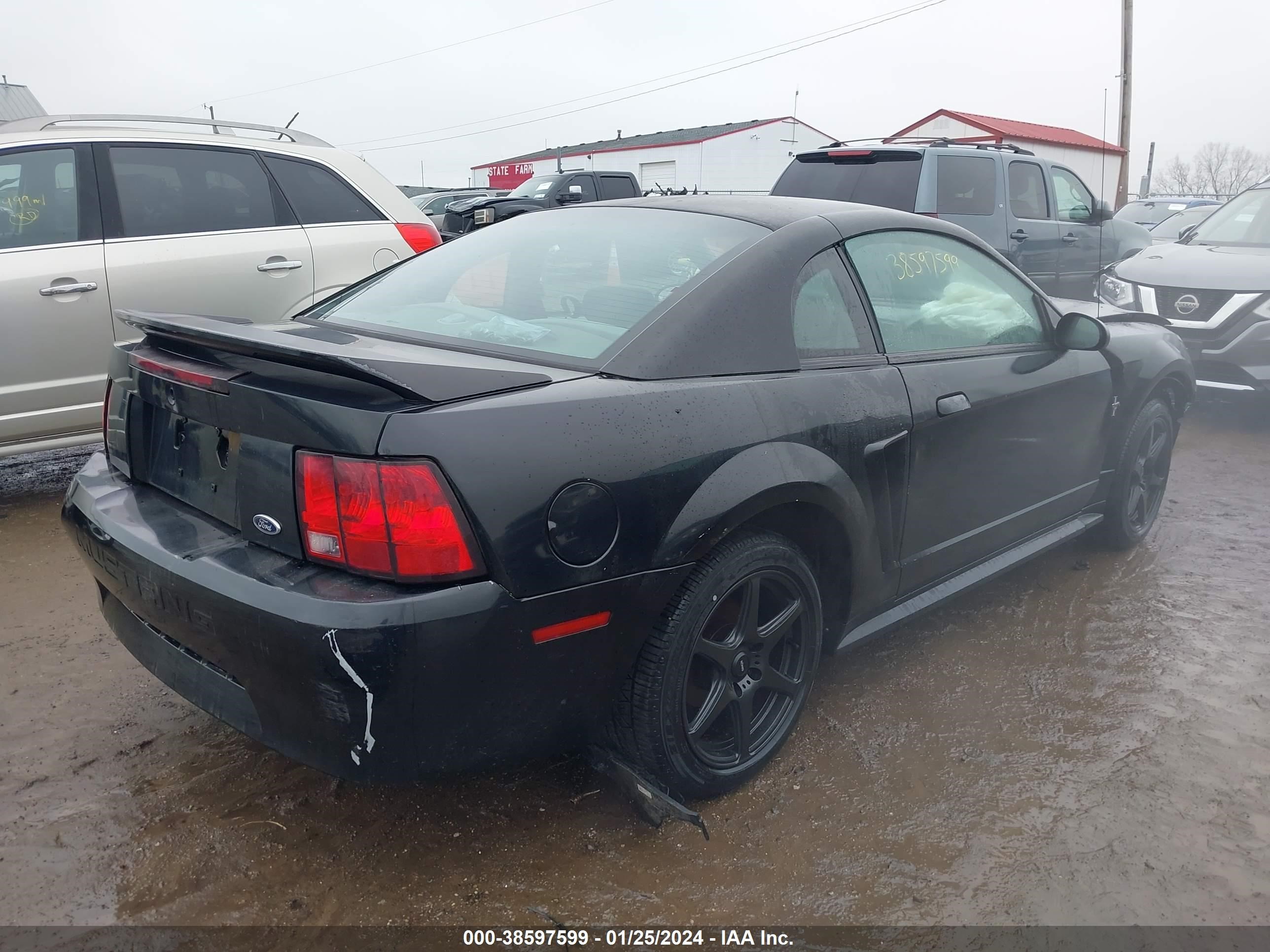 Photo 3 VIN: 1FAFP404XYF263093 - FORD MUSTANG 