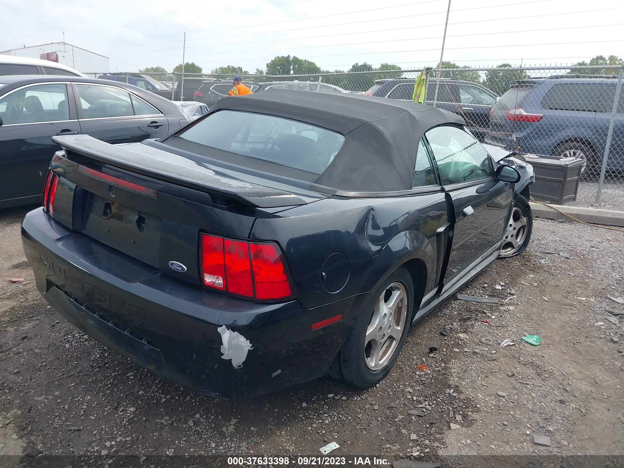 Photo 3 VIN: 1FAFP44402F198398 - FORD MUSTANG 