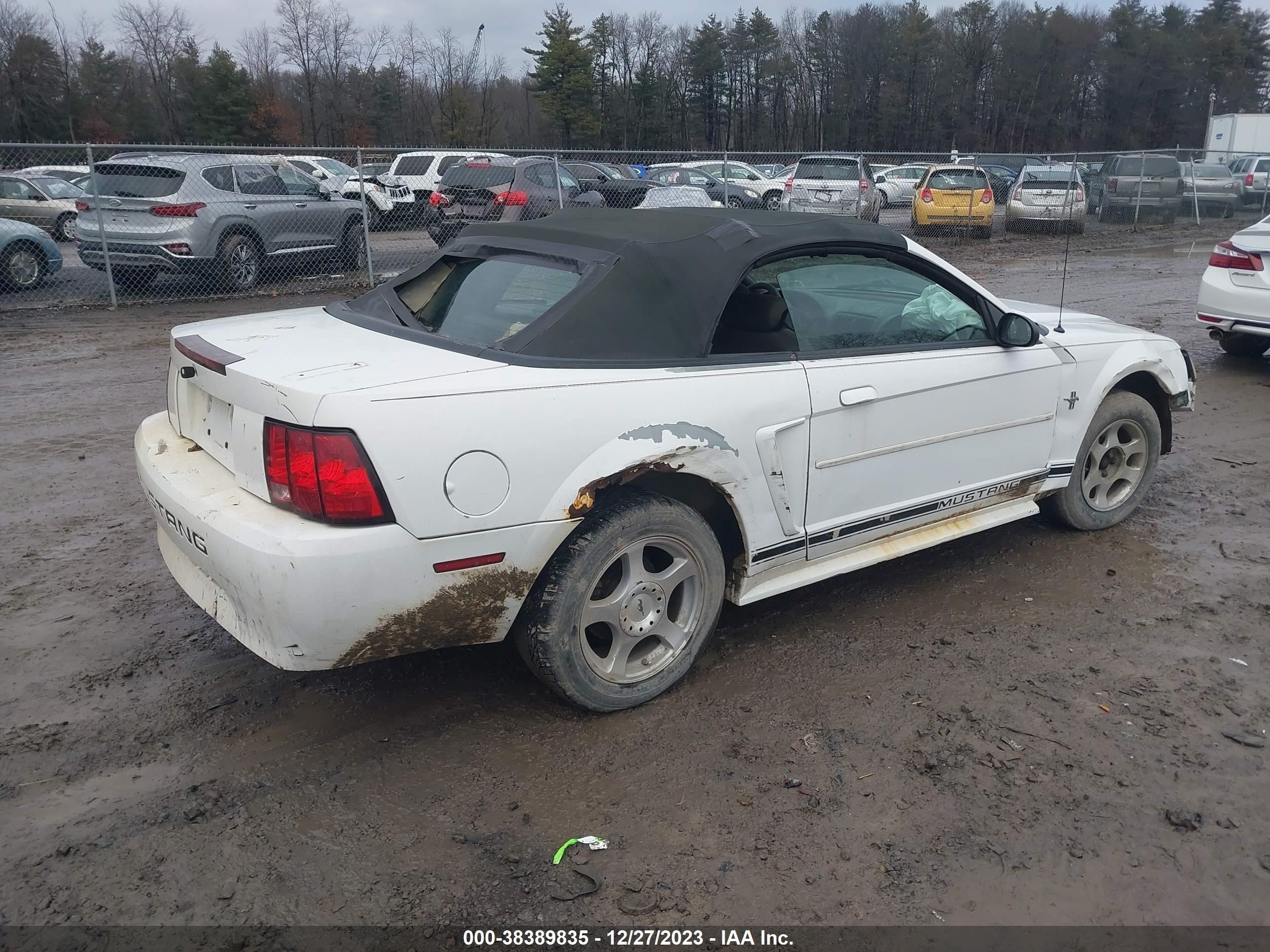 Photo 3 VIN: 1FAFP4441YF250453 - FORD MUSTANG 