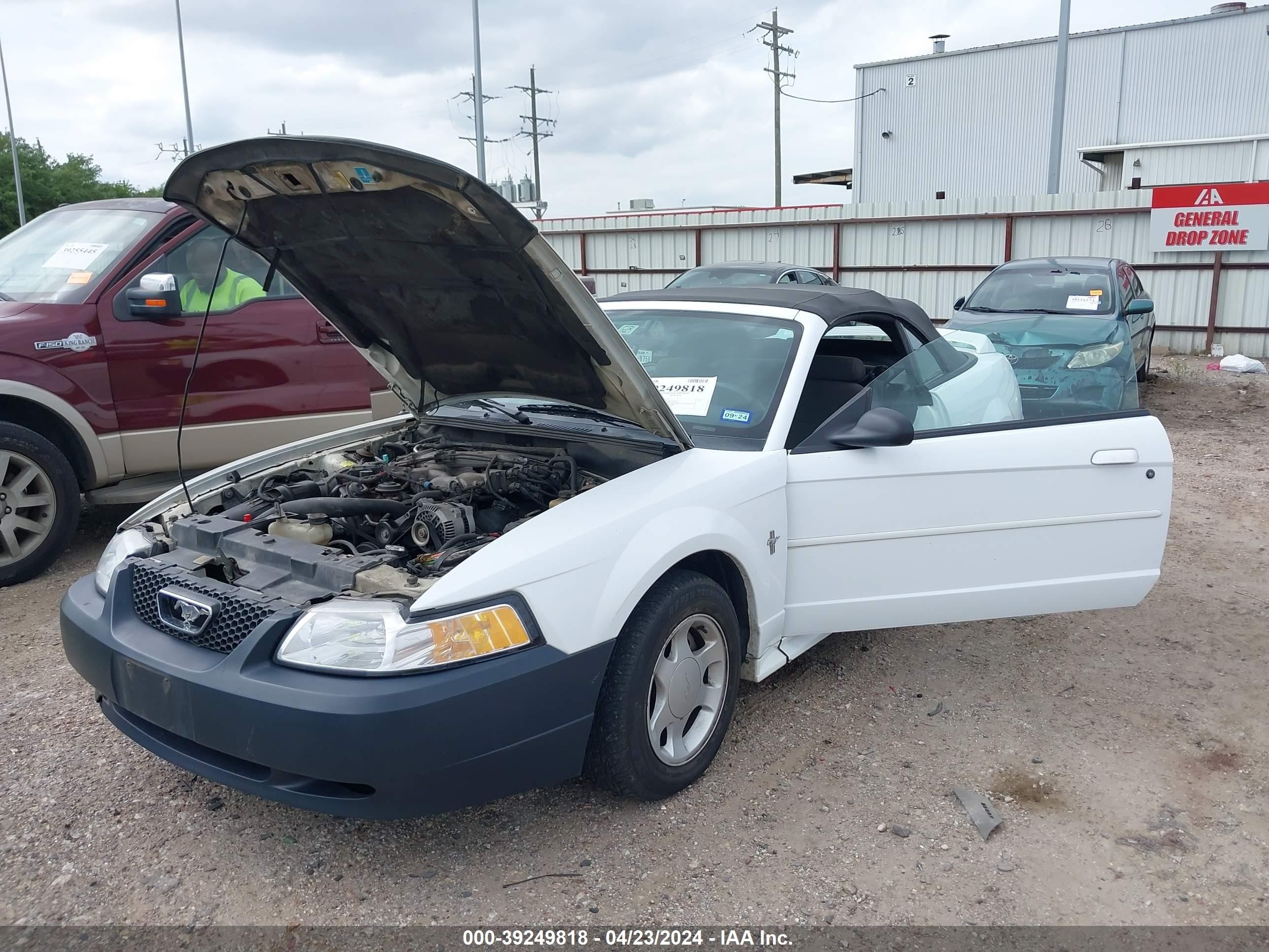 Photo 5 VIN: 1FAFP4442YF119743 - FORD MUSTANG 