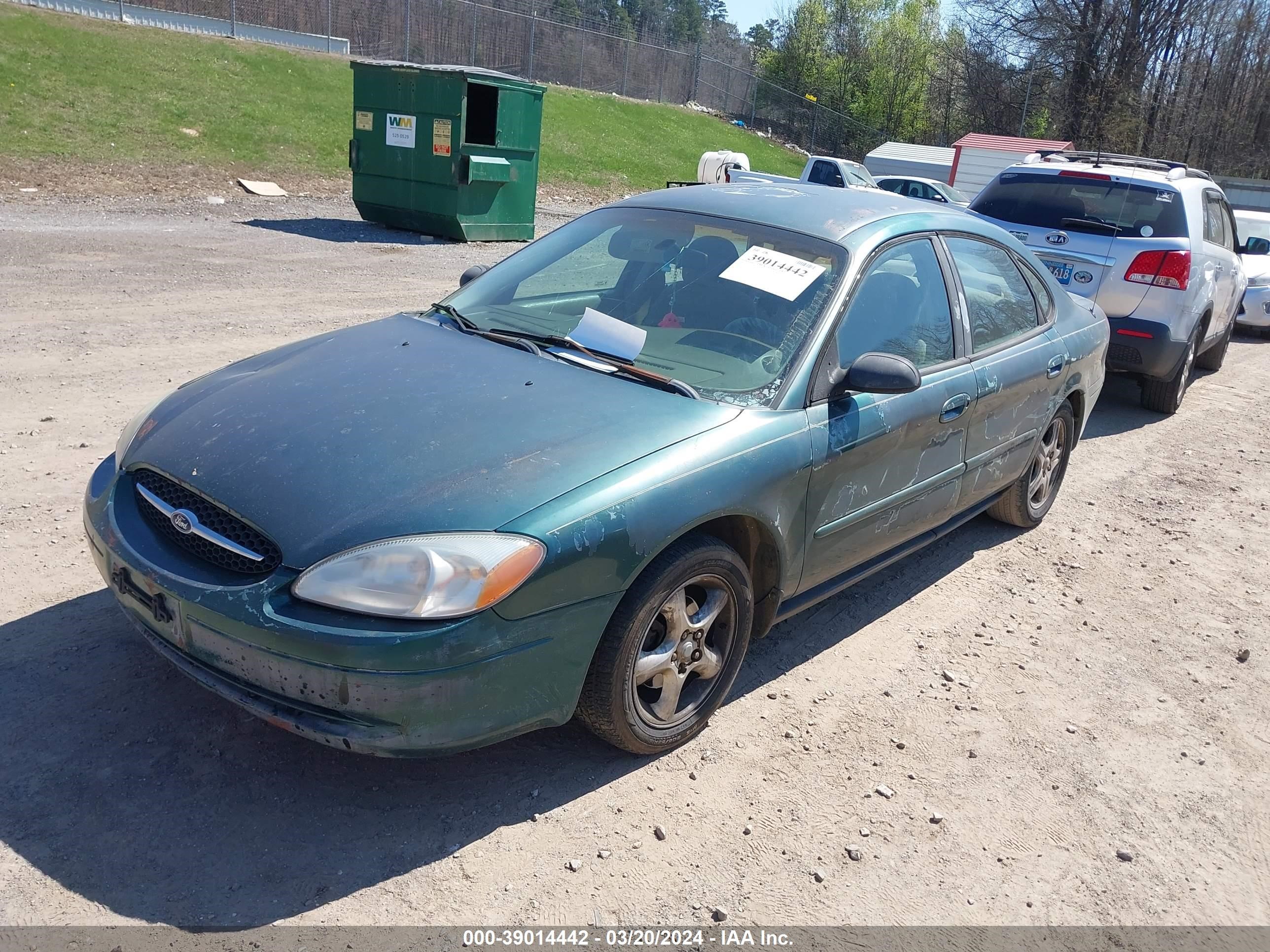 Photo 1 VIN: 1FAFP5220YA158383 - FORD TAURUS 