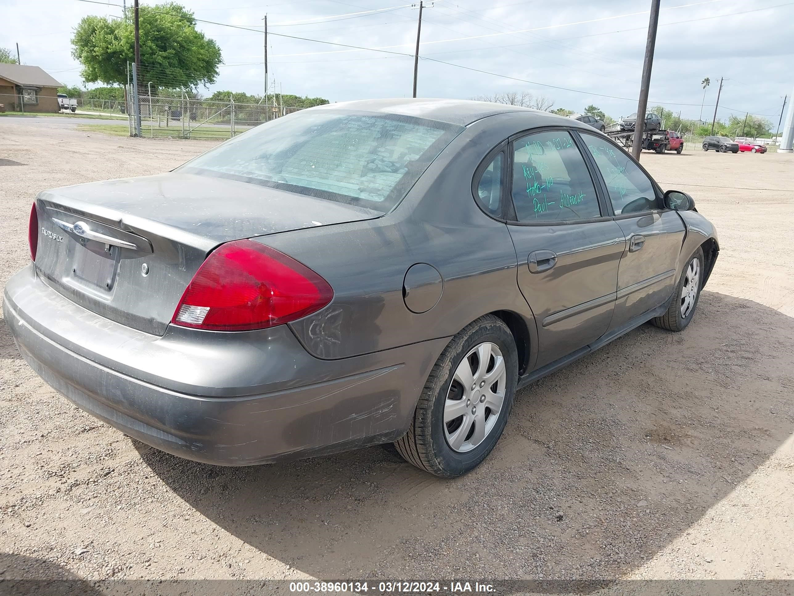 Photo 3 VIN: 1FAFP52U03A120520 - FORD TAURUS 