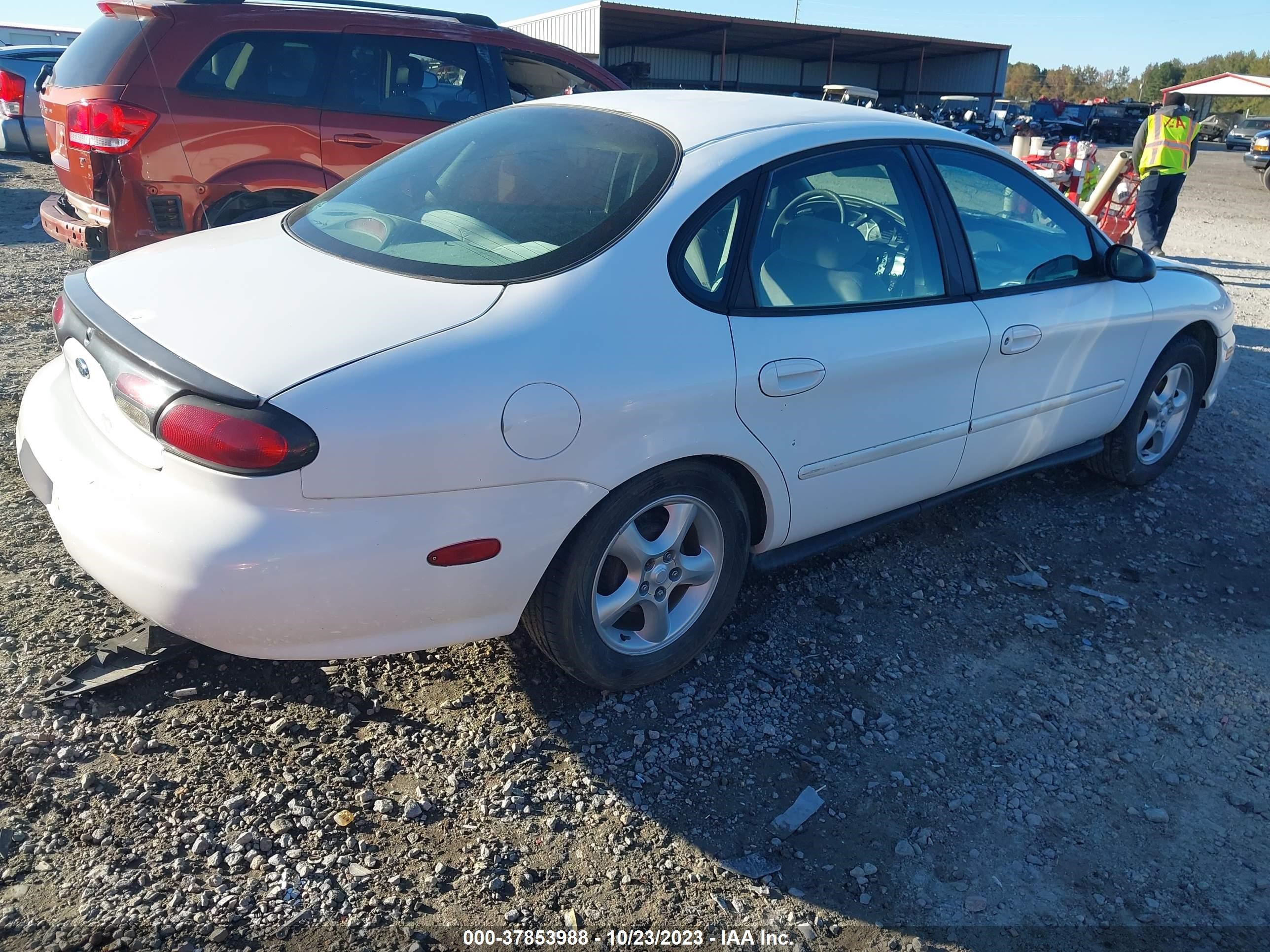 Photo 3 VIN: 1FAFP52U2XG113846 - FORD TAURUS 