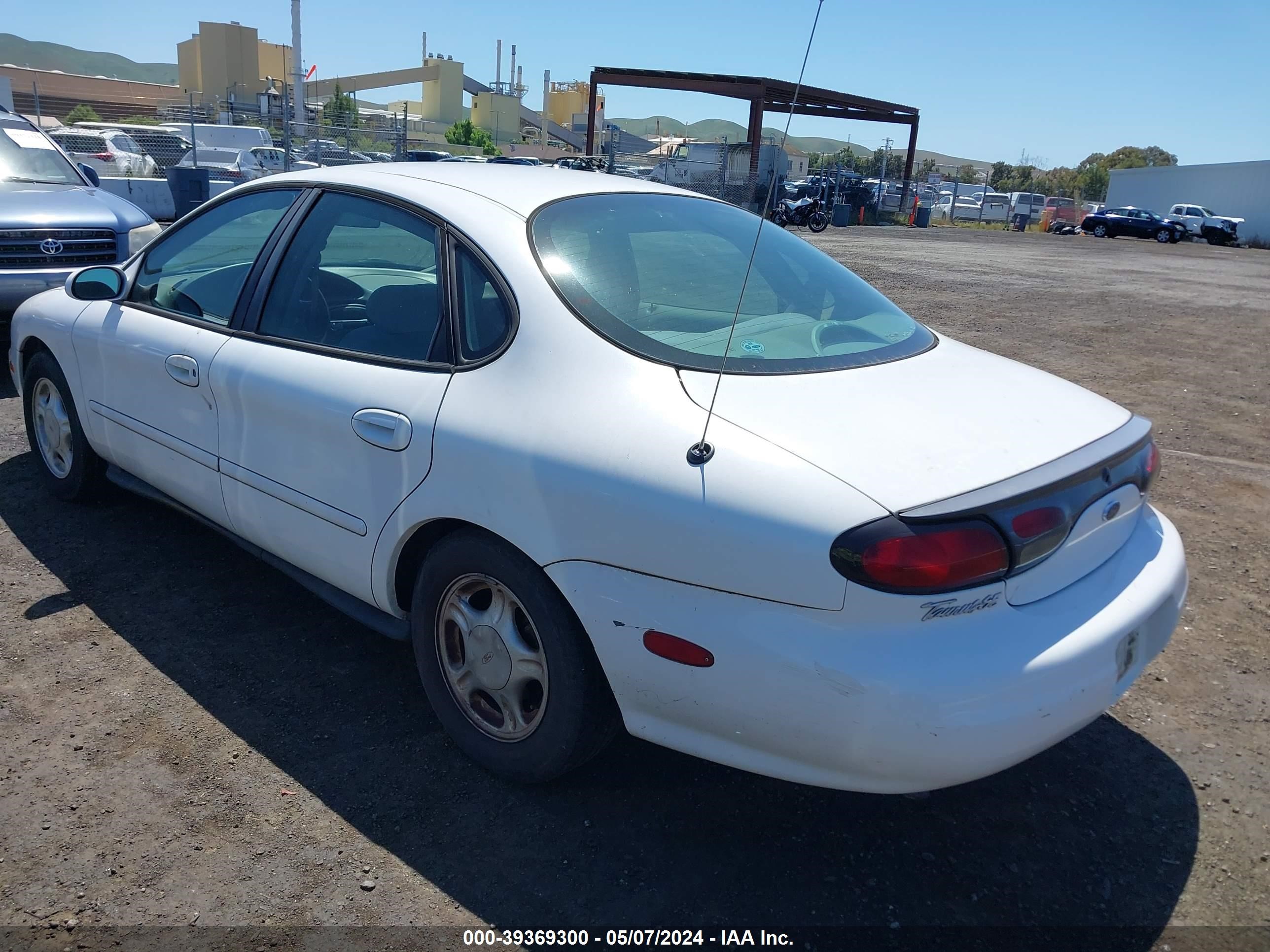 Photo 2 VIN: 1FAFP52U3WG267707 - FORD TAURUS 