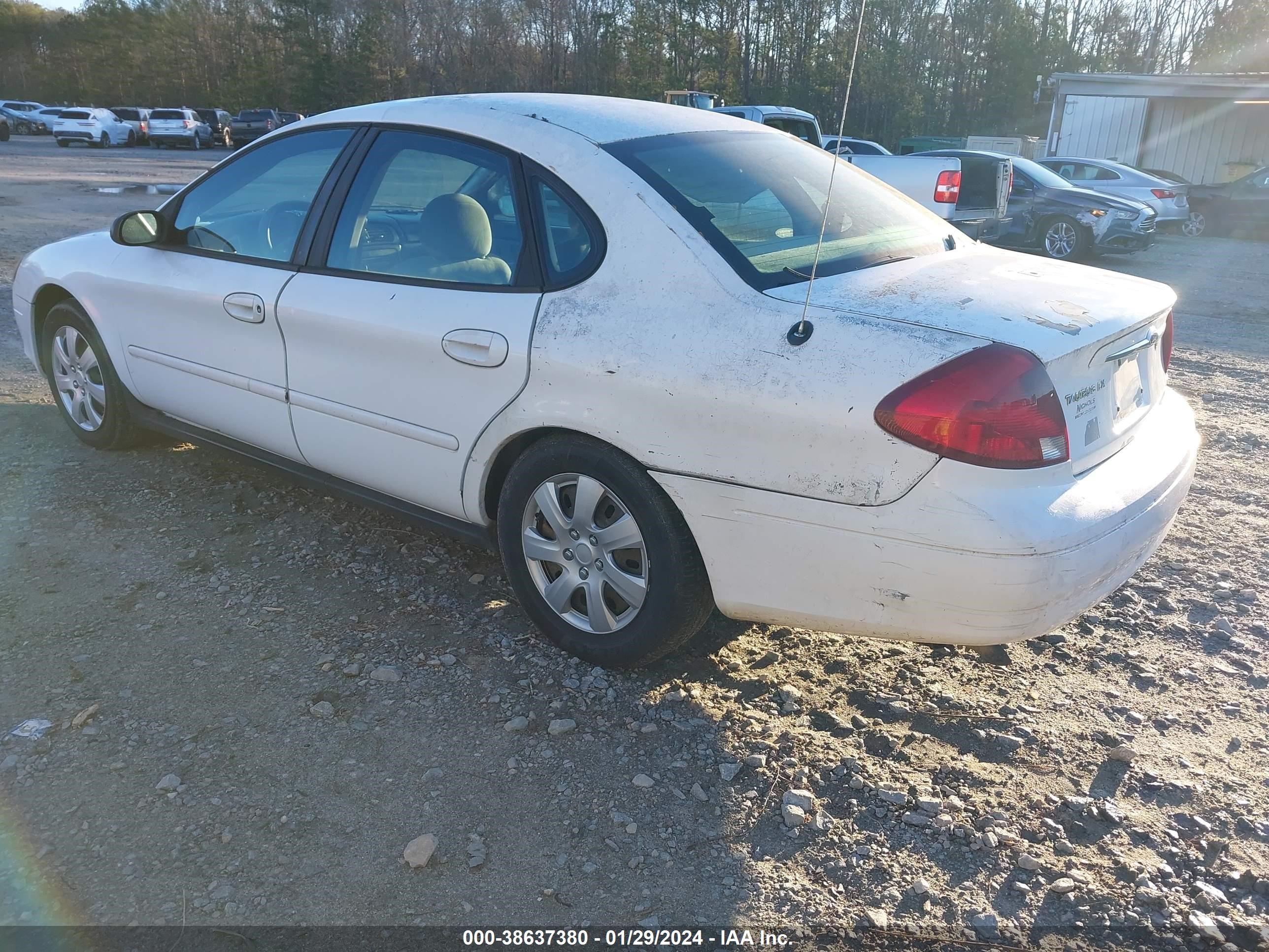 Photo 2 VIN: 1FAFP52U42A261234 - FORD TAURUS 