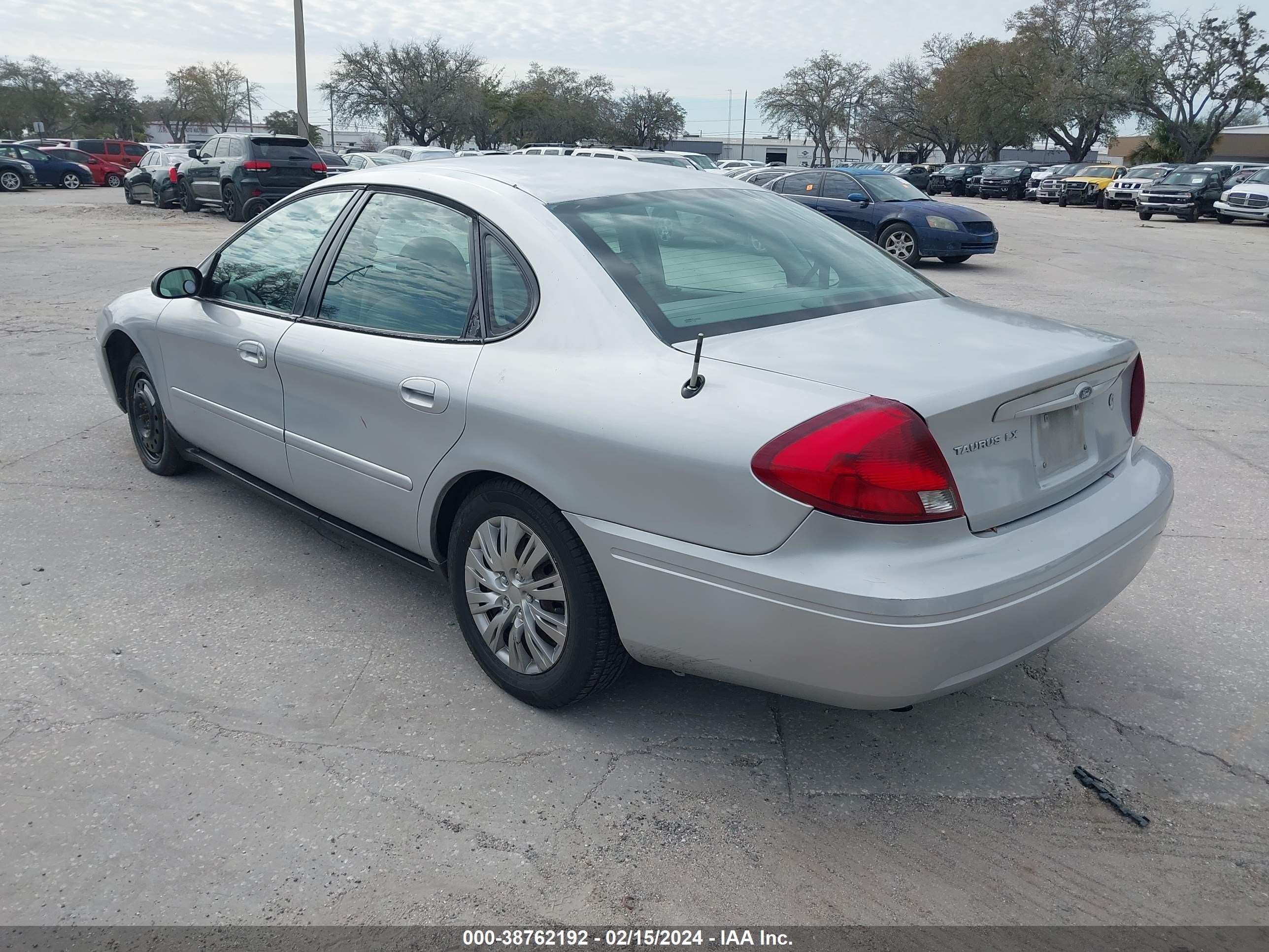 Photo 2 VIN: 1FAFP52UX4A118968 - FORD TAURUS 