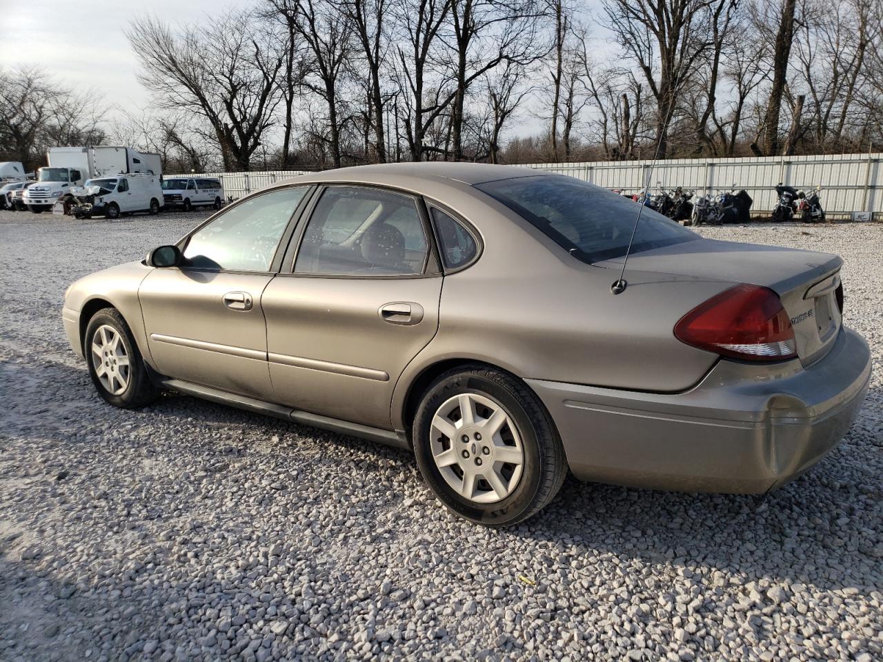 Photo 1 VIN: 1FAFP53256A152882 - FORD TAURUS SE 