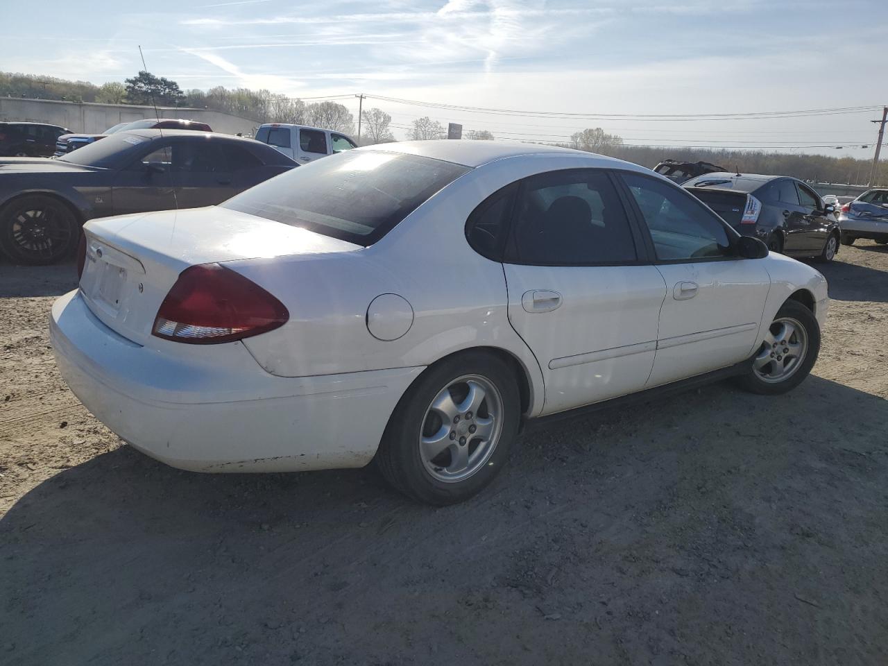 Photo 2 VIN: 1FAFP53U06A236237 - FORD TAURUS 