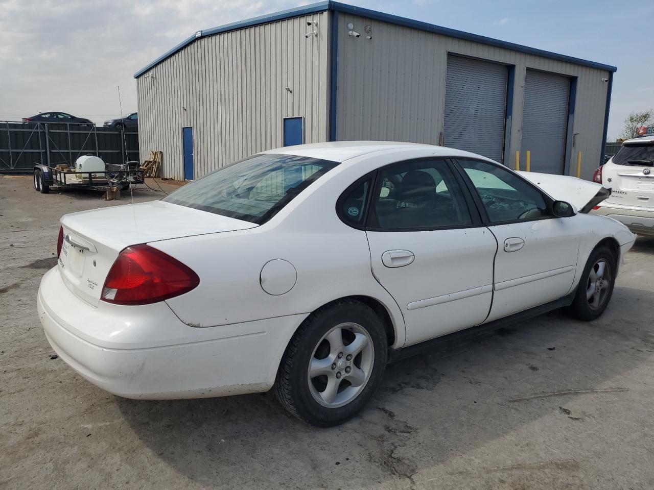 Photo 2 VIN: 1FAFP53U1YG167901 - FORD TAURUS 