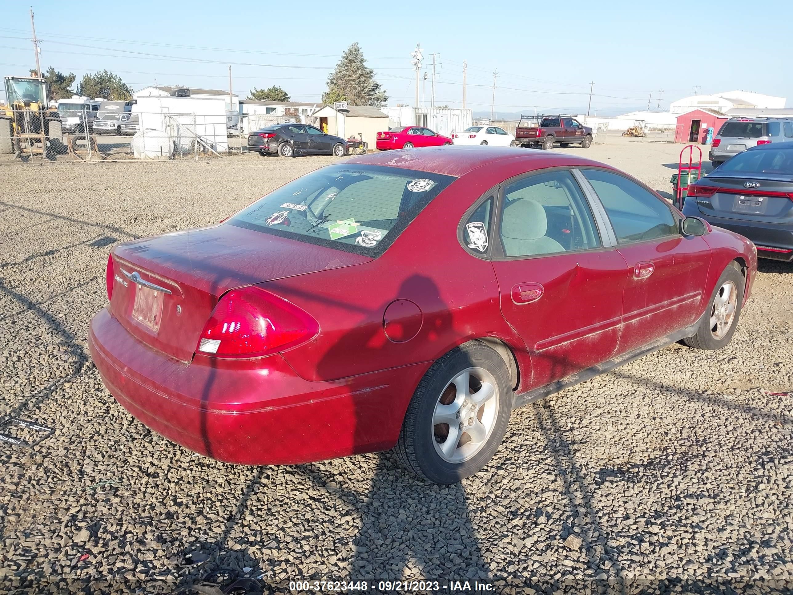 Photo 3 VIN: 1FAFP53U2YG224624 - FORD TAURUS 