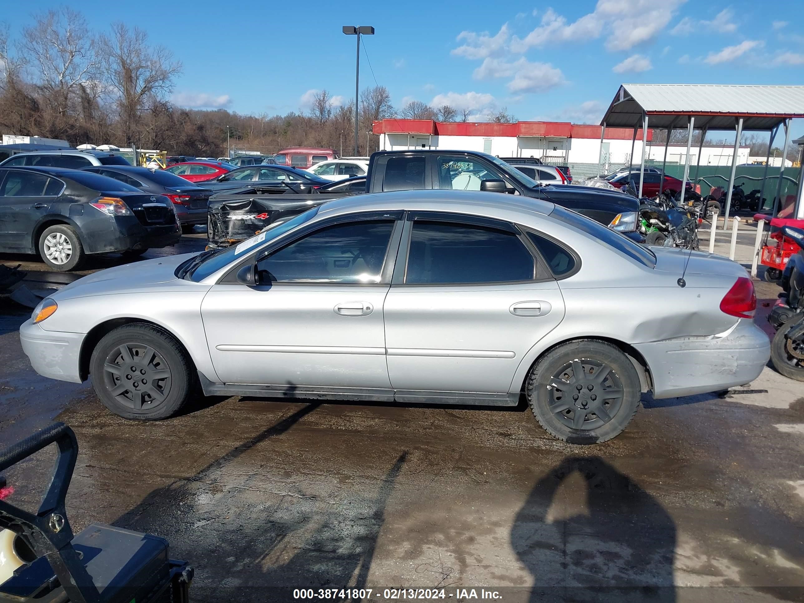 Photo 13 VIN: 1FAFP53U36A124614 - FORD TAURUS 