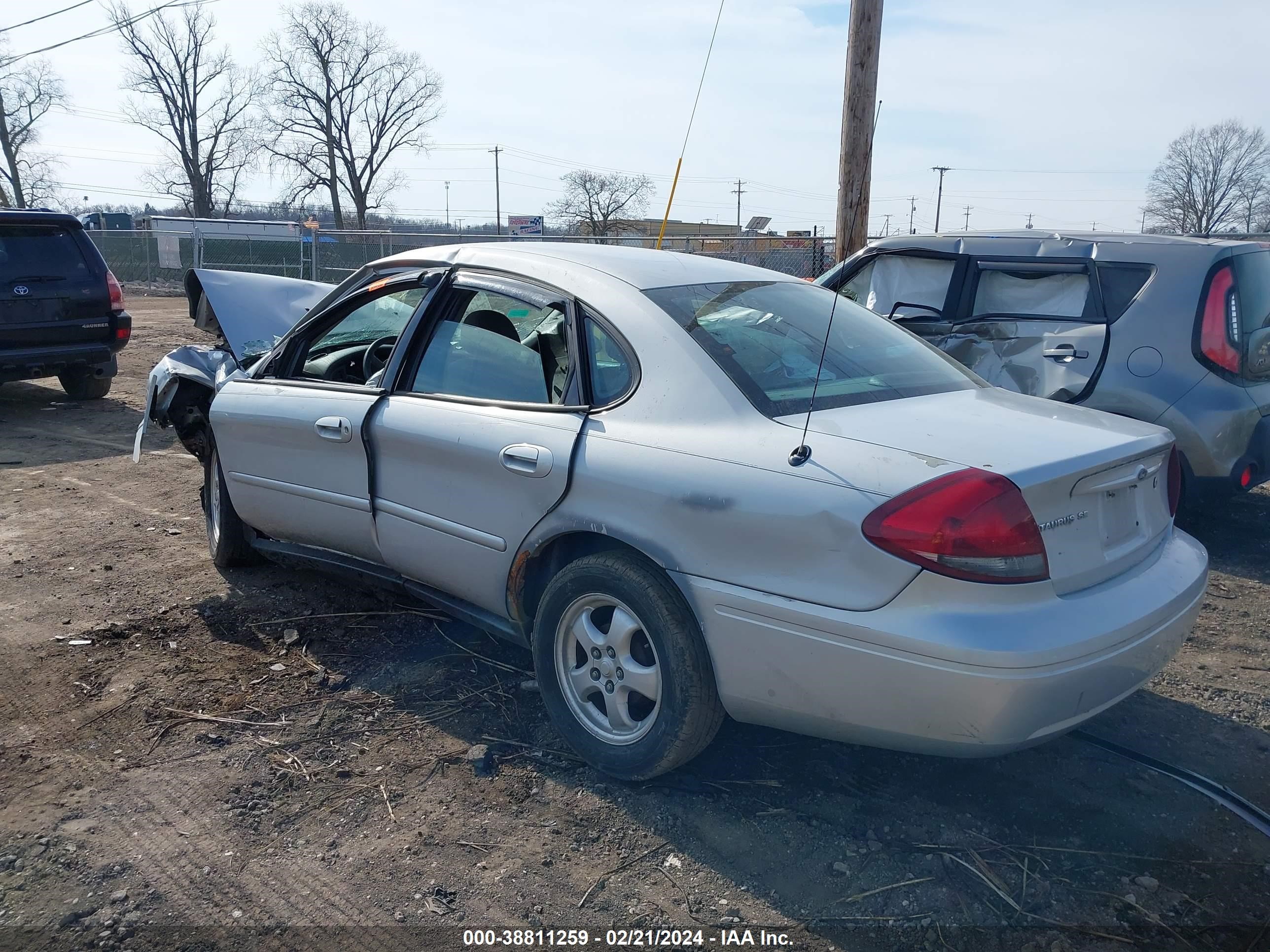 Photo 2 VIN: 1FAFP53U37A143407 - FORD TAURUS 