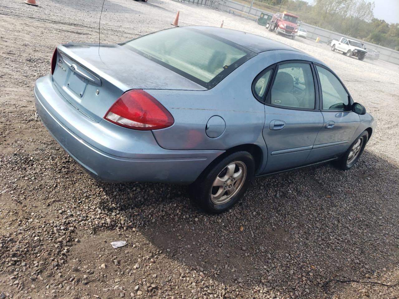 Photo 2 VIN: 1FAFP53U65A215455 - FORD TAURUS 