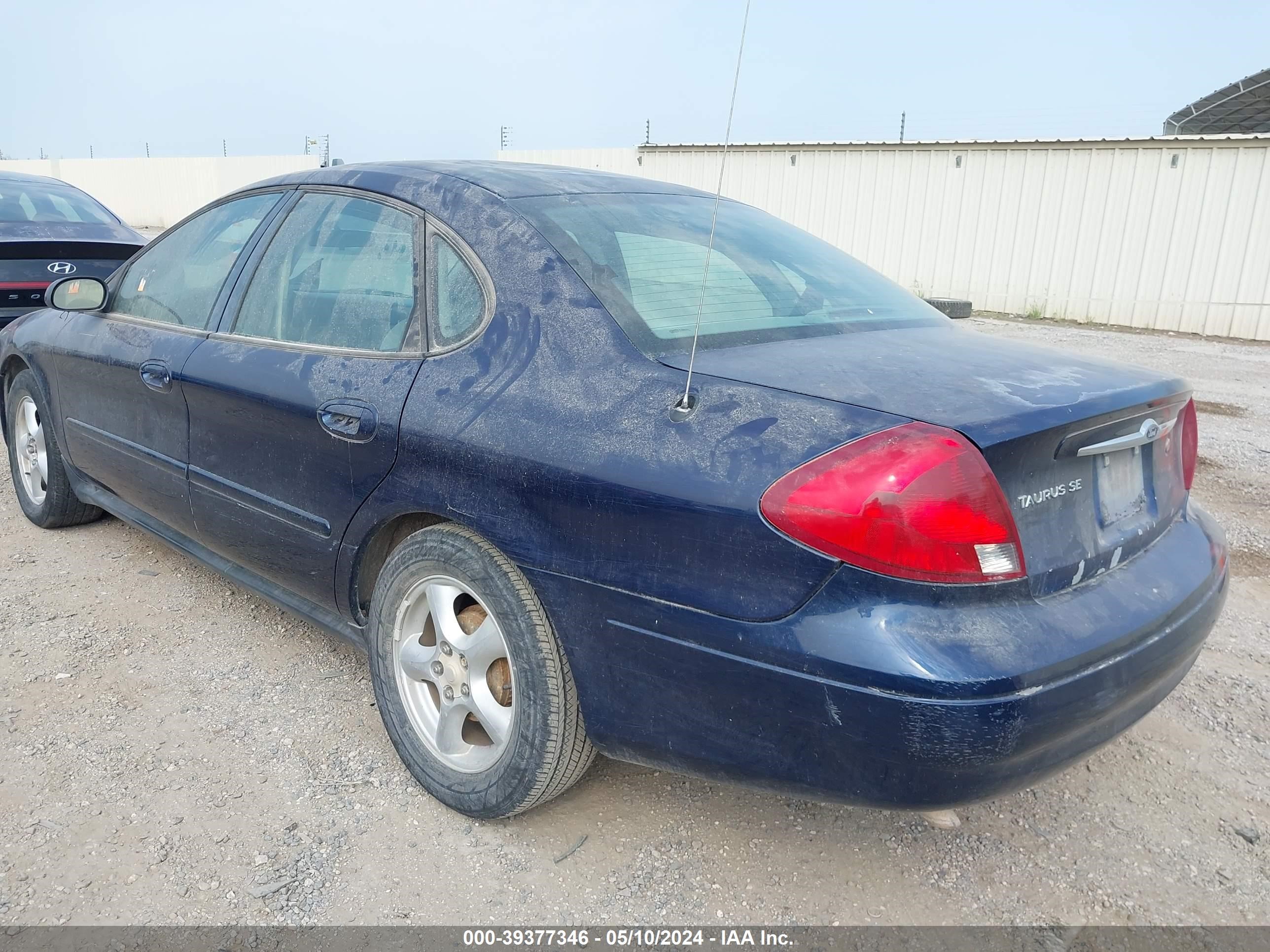 Photo 2 VIN: 1FAFP53U72A105901 - FORD TAURUS 