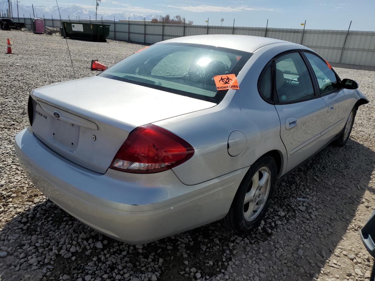 Photo 2 VIN: 1FAFP53U74A136813 - FORD TAURUS 