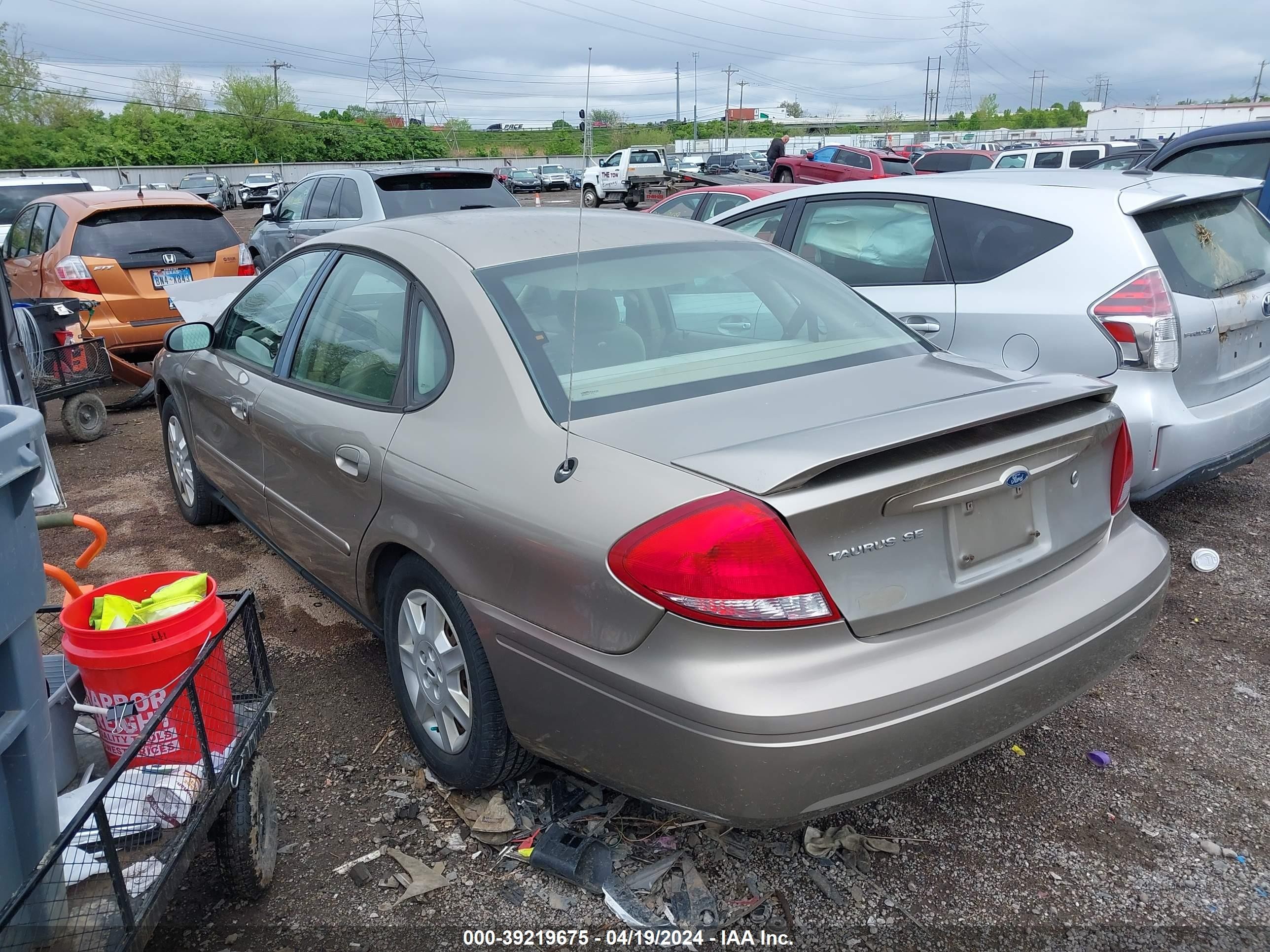 Photo 2 VIN: 1FAFP53U76A229155 - FORD TAURUS 