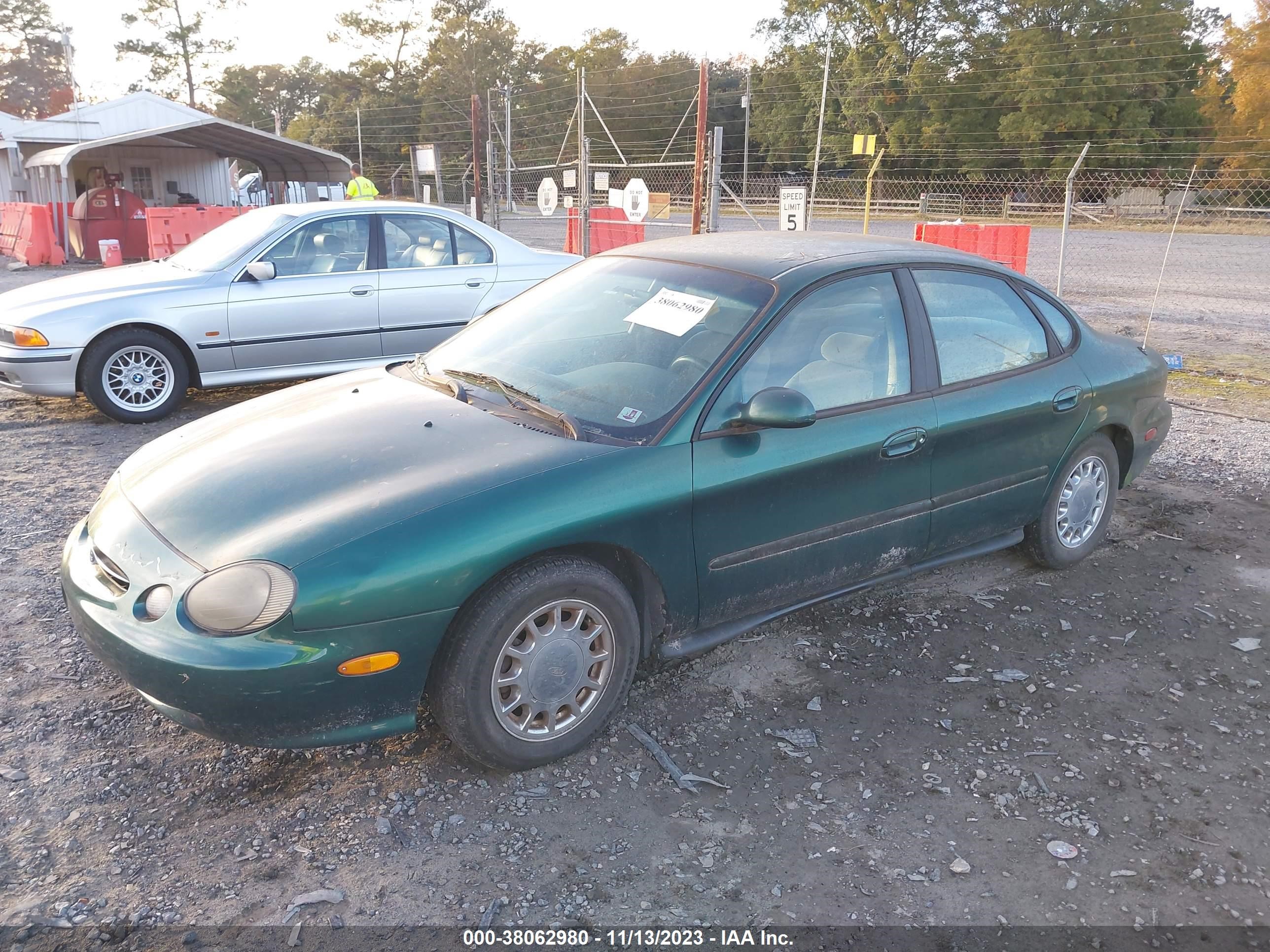 Photo 1 VIN: 1FAFP53U7XA333016 - FORD TAURUS 