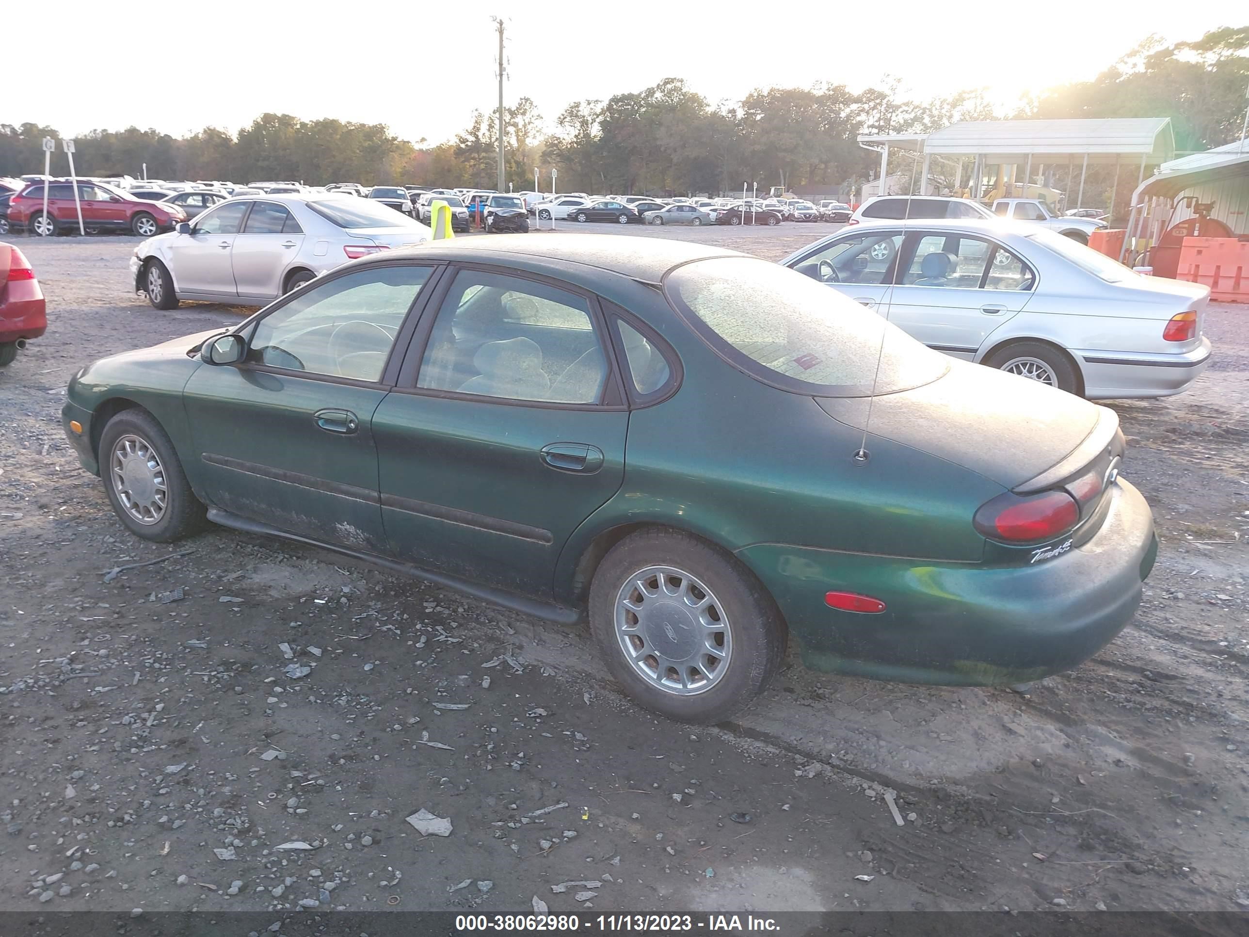 Photo 2 VIN: 1FAFP53U7XA333016 - FORD TAURUS 