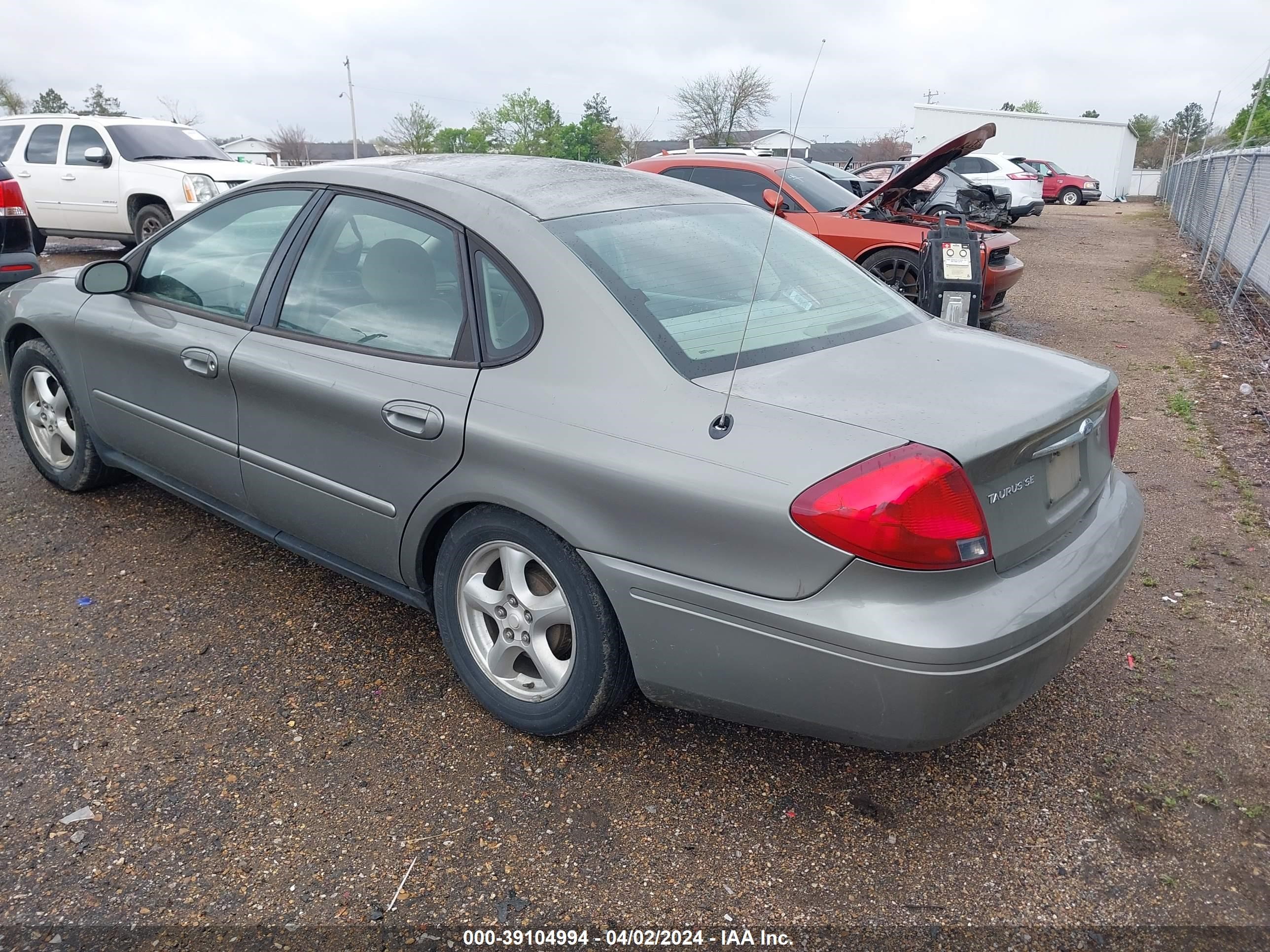 Photo 2 VIN: 1FAFP53U82A195432 - FORD TAURUS 