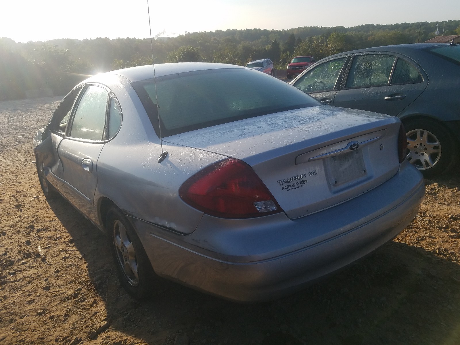 Photo 2 VIN: 1FAFP53U92A113286 - FORD TAURUS SE 