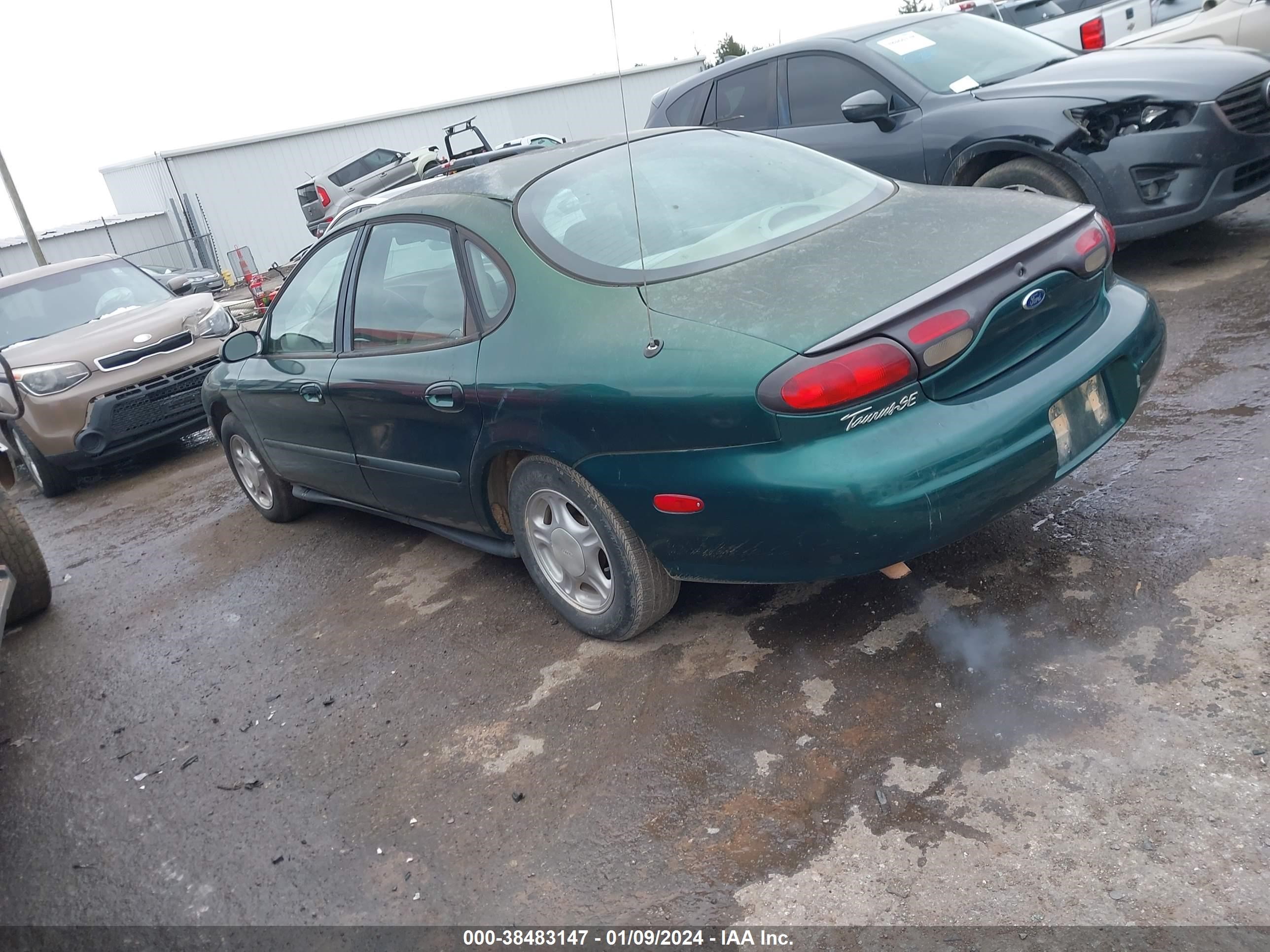 Photo 2 VIN: 1FAFP53U9XA124750 - FORD TAURUS 