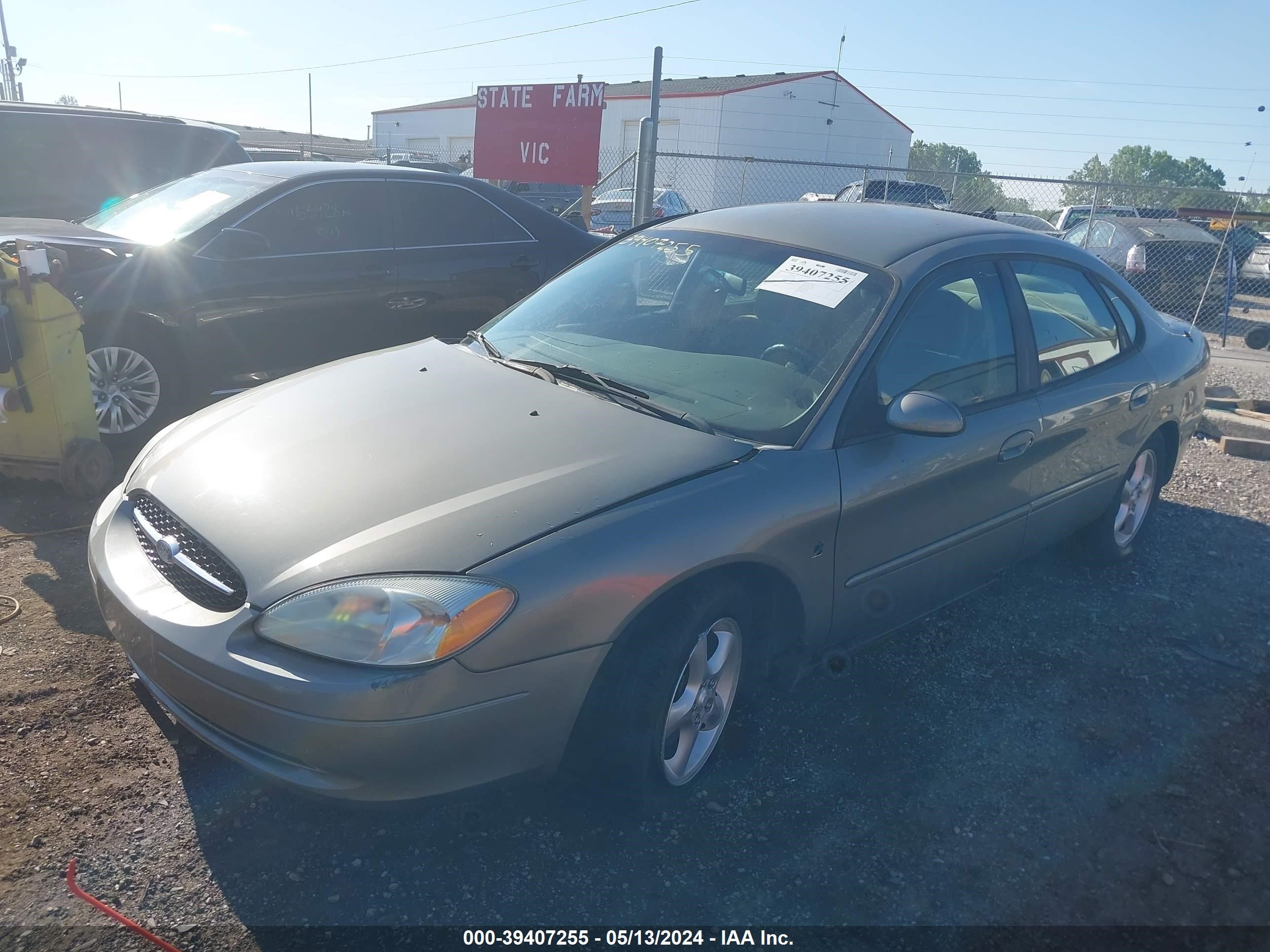 Photo 1 VIN: 1FAFP55211A261622 - FORD TAURUS 