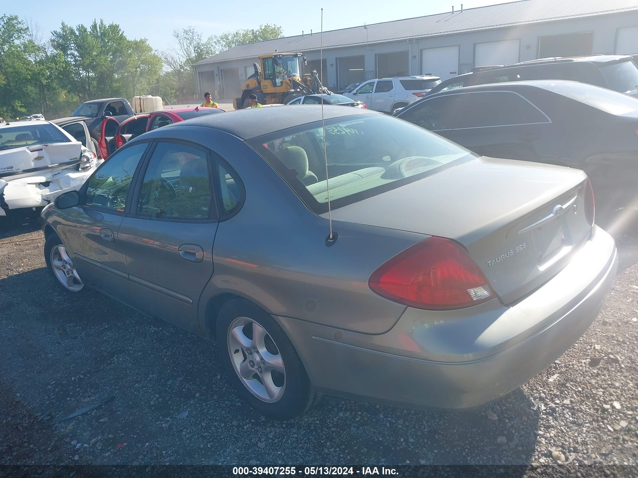 Photo 2 VIN: 1FAFP55211A261622 - FORD TAURUS 