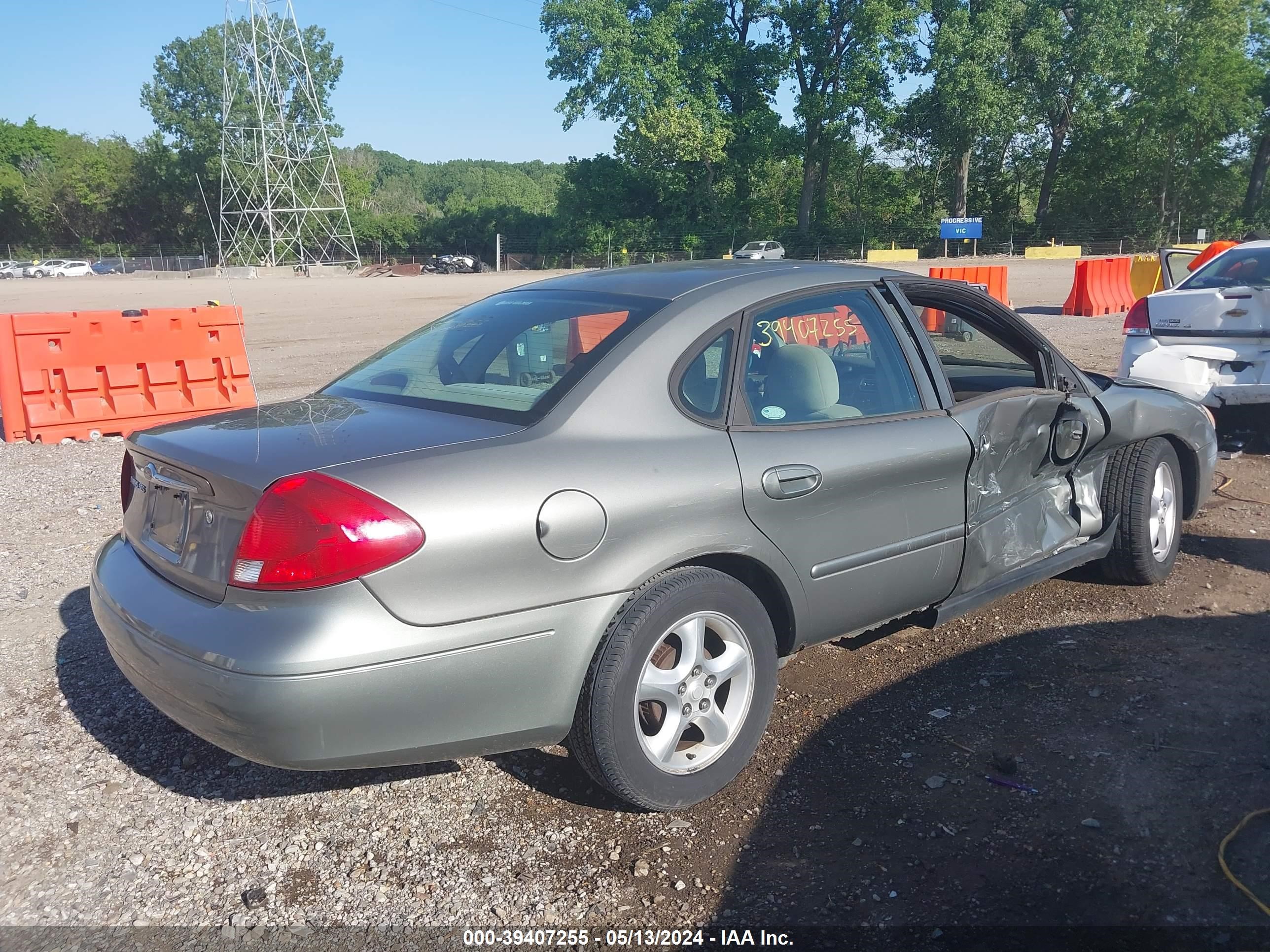 Photo 3 VIN: 1FAFP55211A261622 - FORD TAURUS 