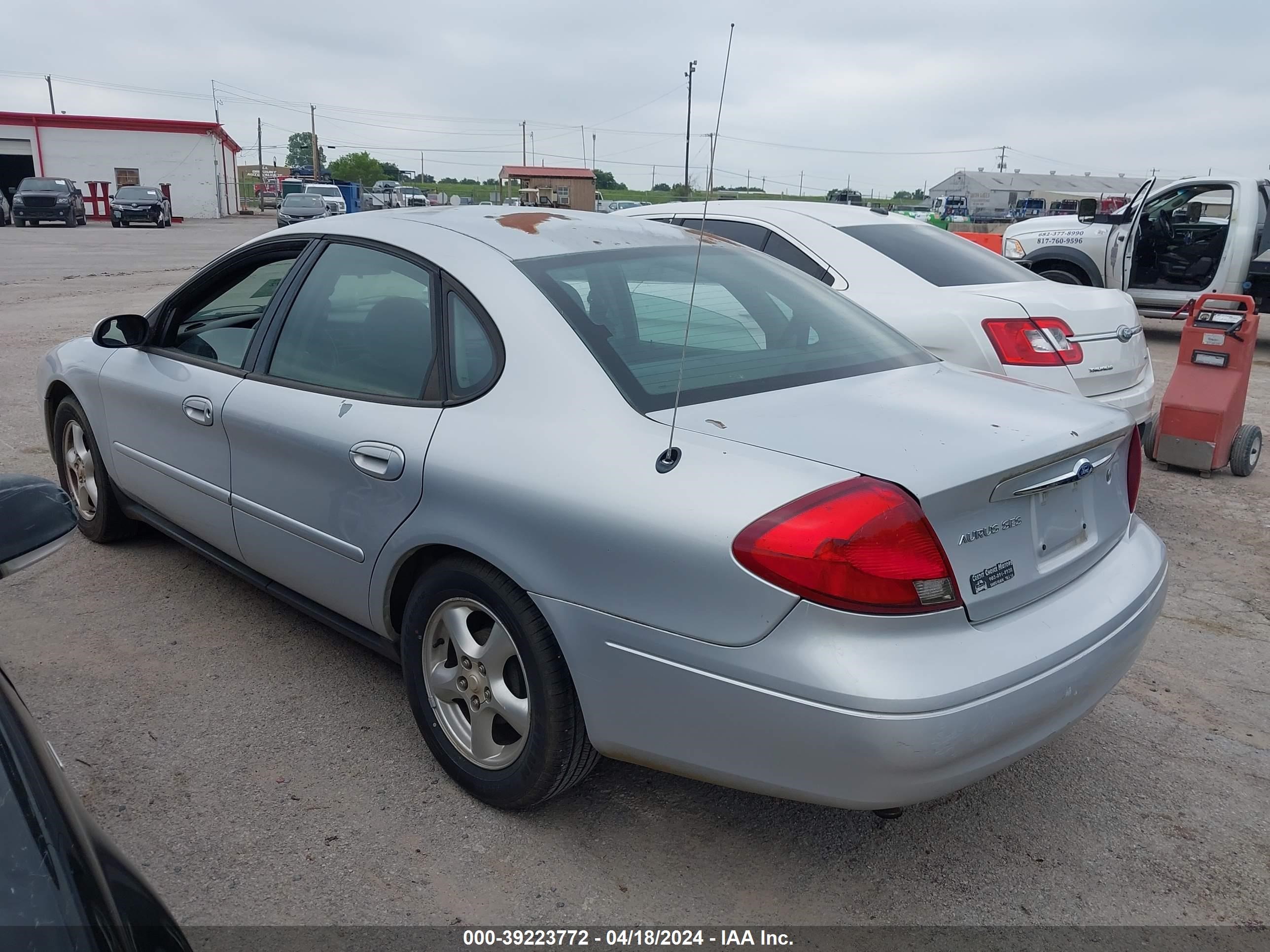 Photo 2 VIN: 1FAFP55272A231834 - FORD TAURUS 