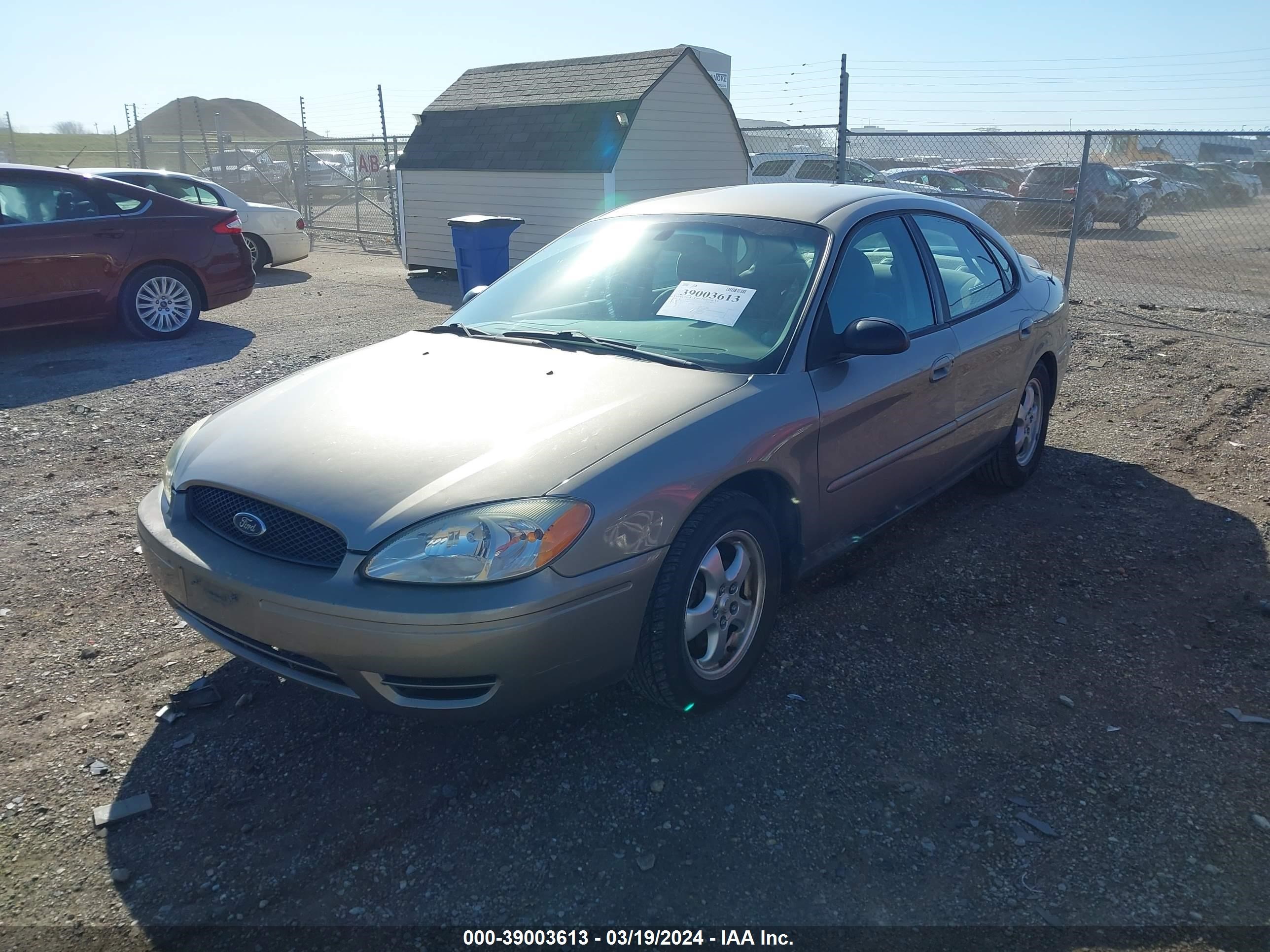 Photo 1 VIN: 1FAFP55274G195692 - FORD TAURUS 