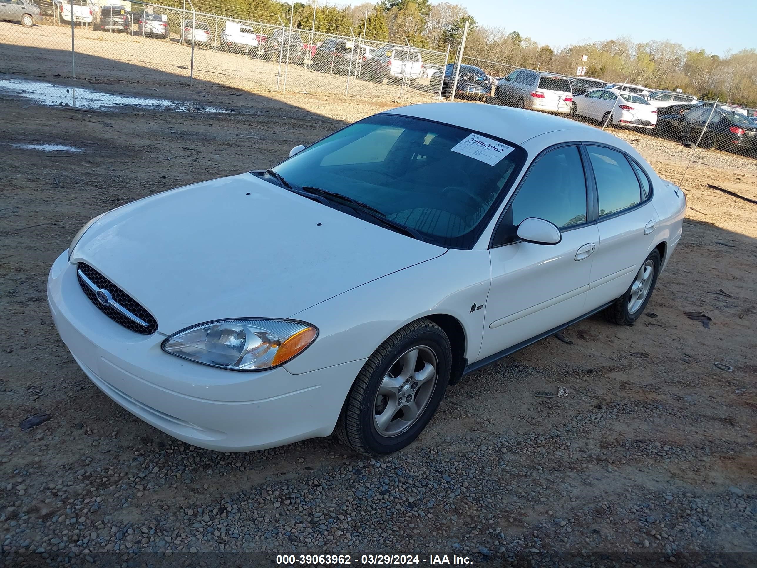 Photo 1 VIN: 1FAFP5529YA183360 - FORD TAURUS 