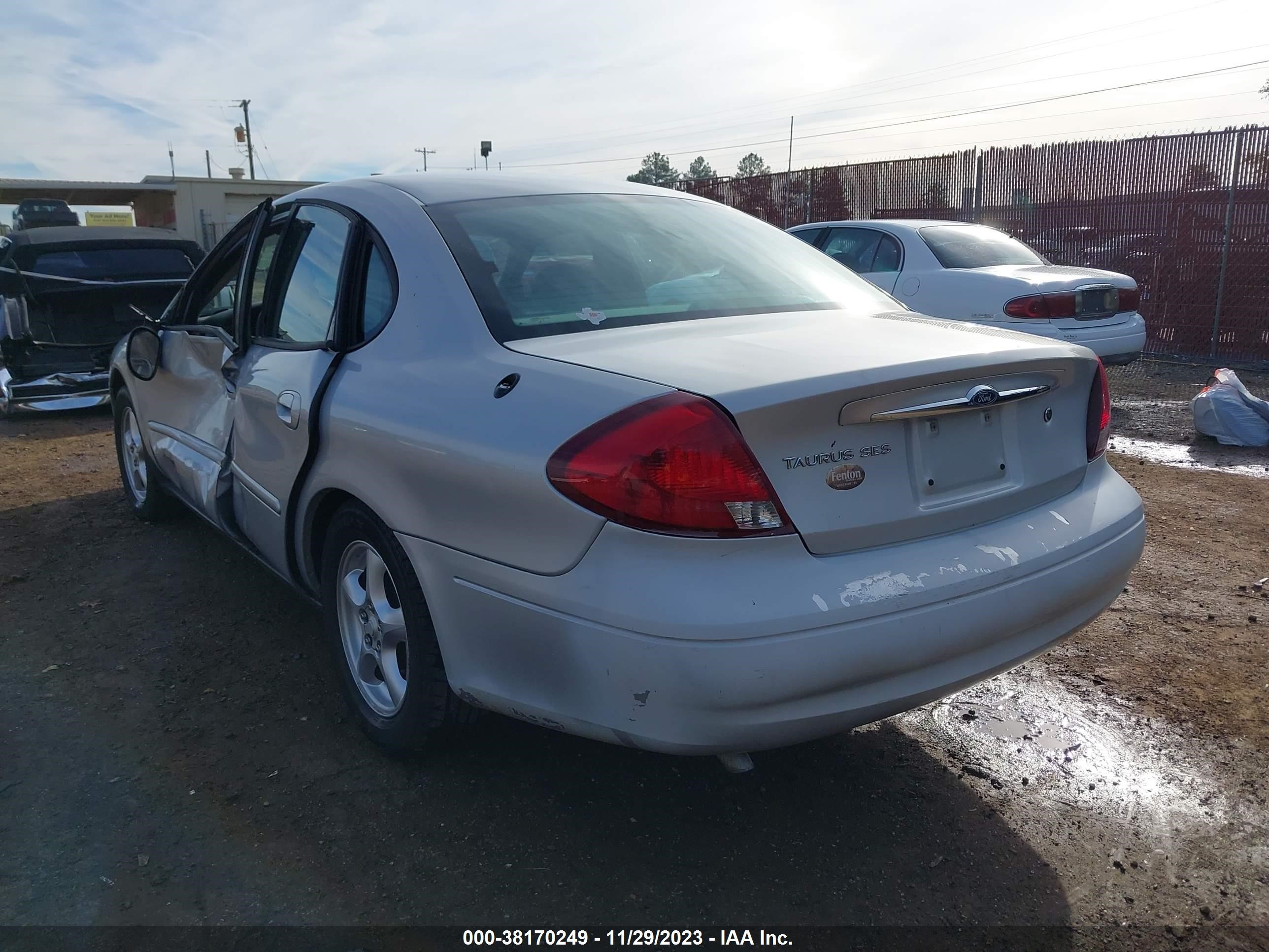 Photo 2 VIN: 1FAFP552X3G218252 - FORD TAURUS 