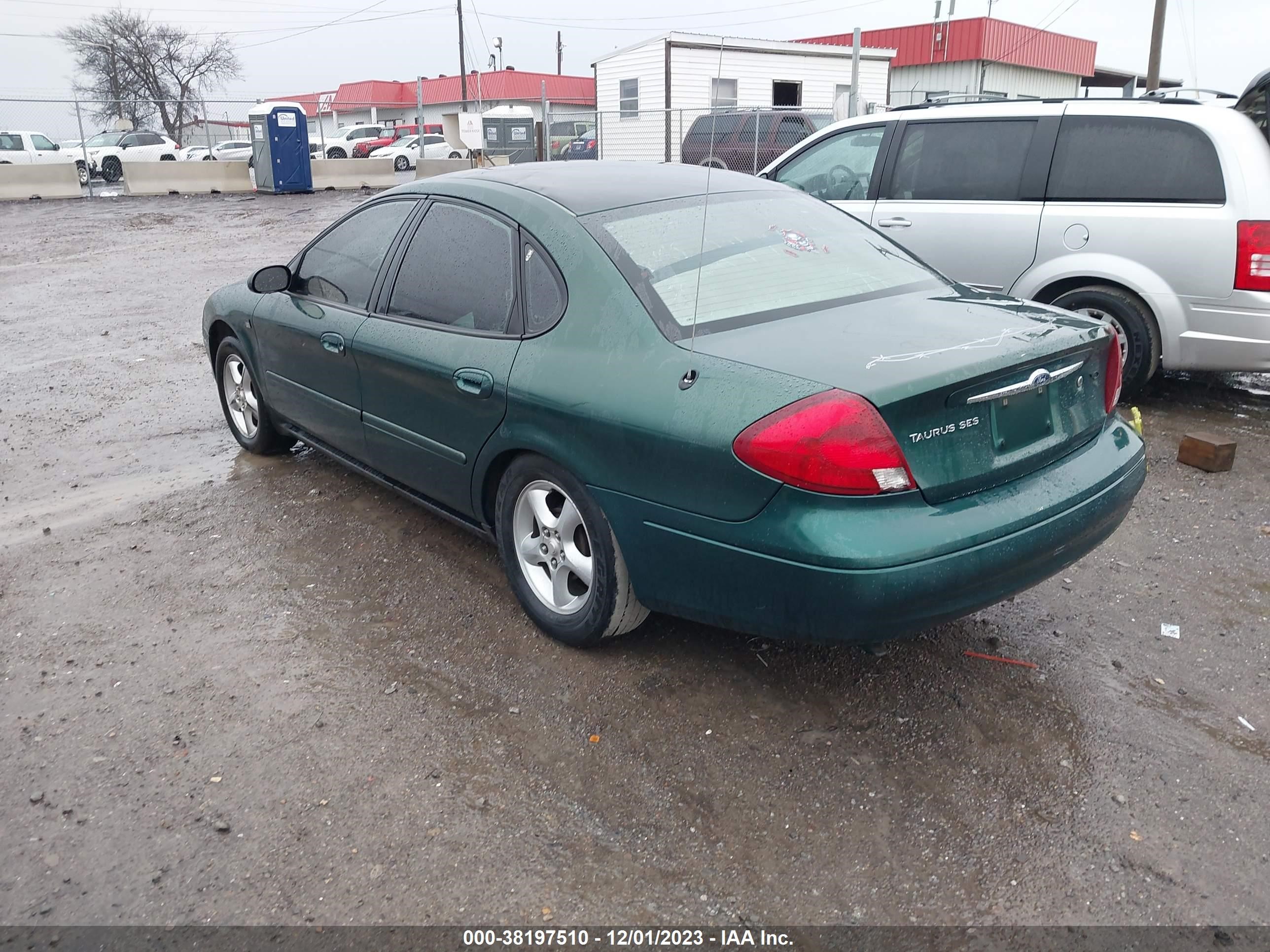 Photo 2 VIN: 1FAFP55S0YA275036 - FORD TAURUS 