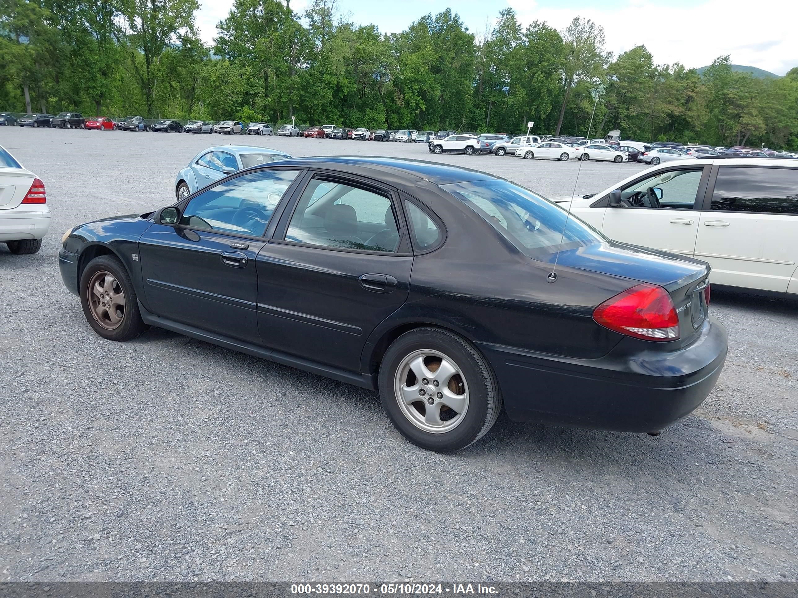 Photo 2 VIN: 1FAFP55S24G177035 - FORD TAURUS 