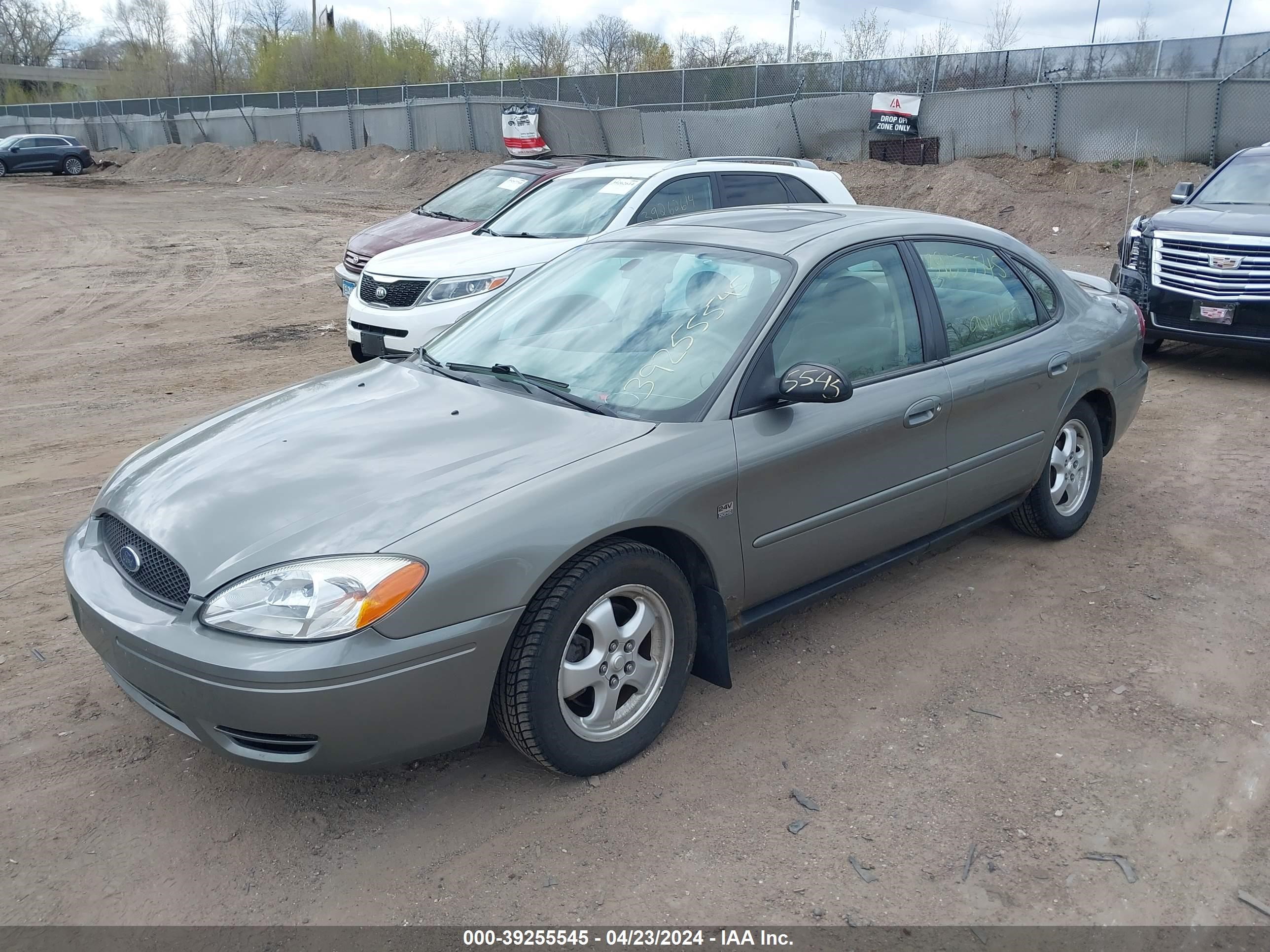 Photo 1 VIN: 1FAFP55S24G179206 - FORD TAURUS 