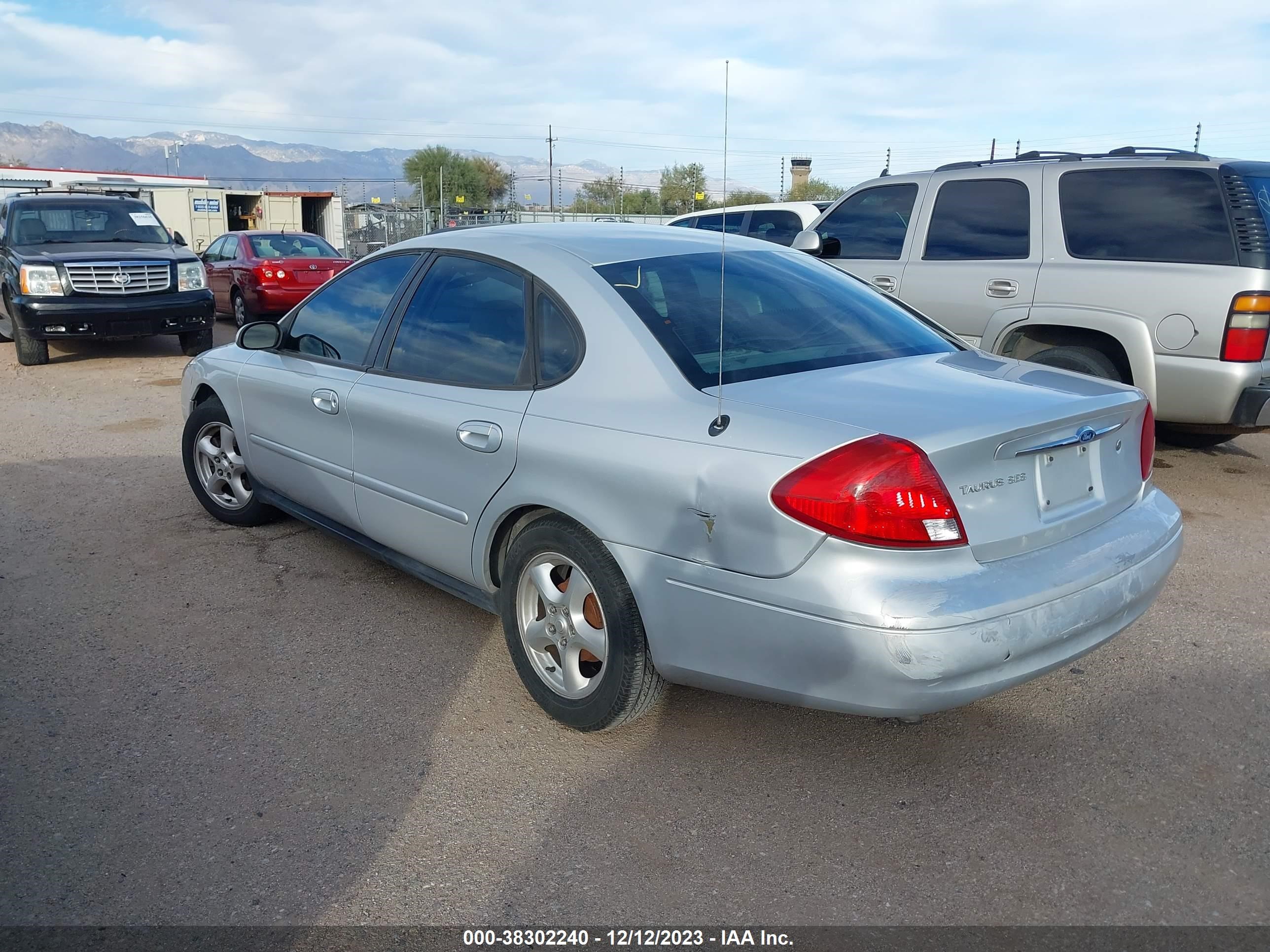 Photo 2 VIN: 1FAFP55U03A207023 - FORD TAURUS 